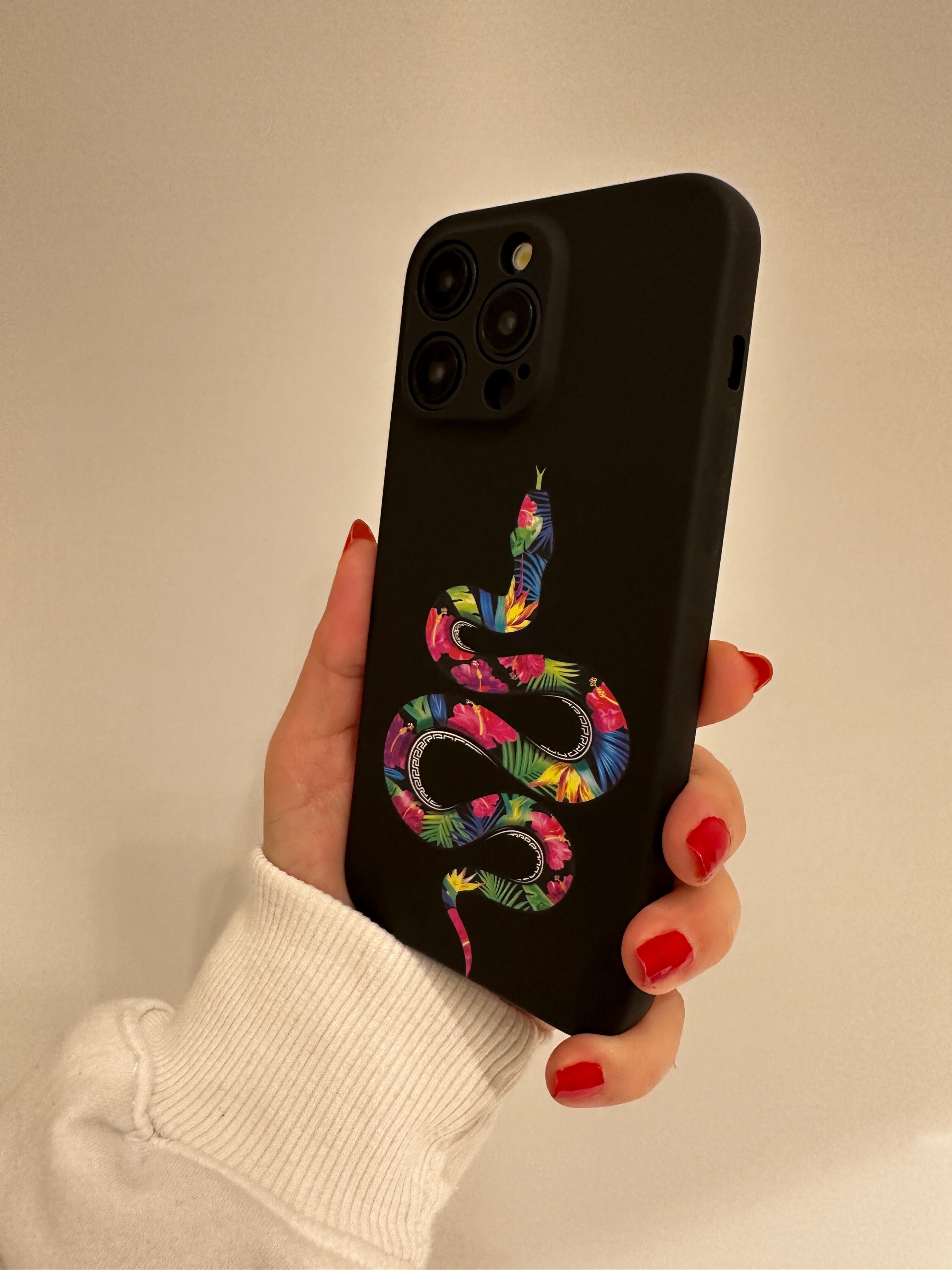 Gece Parlayan Fosforlu Yılanlı Kılıf