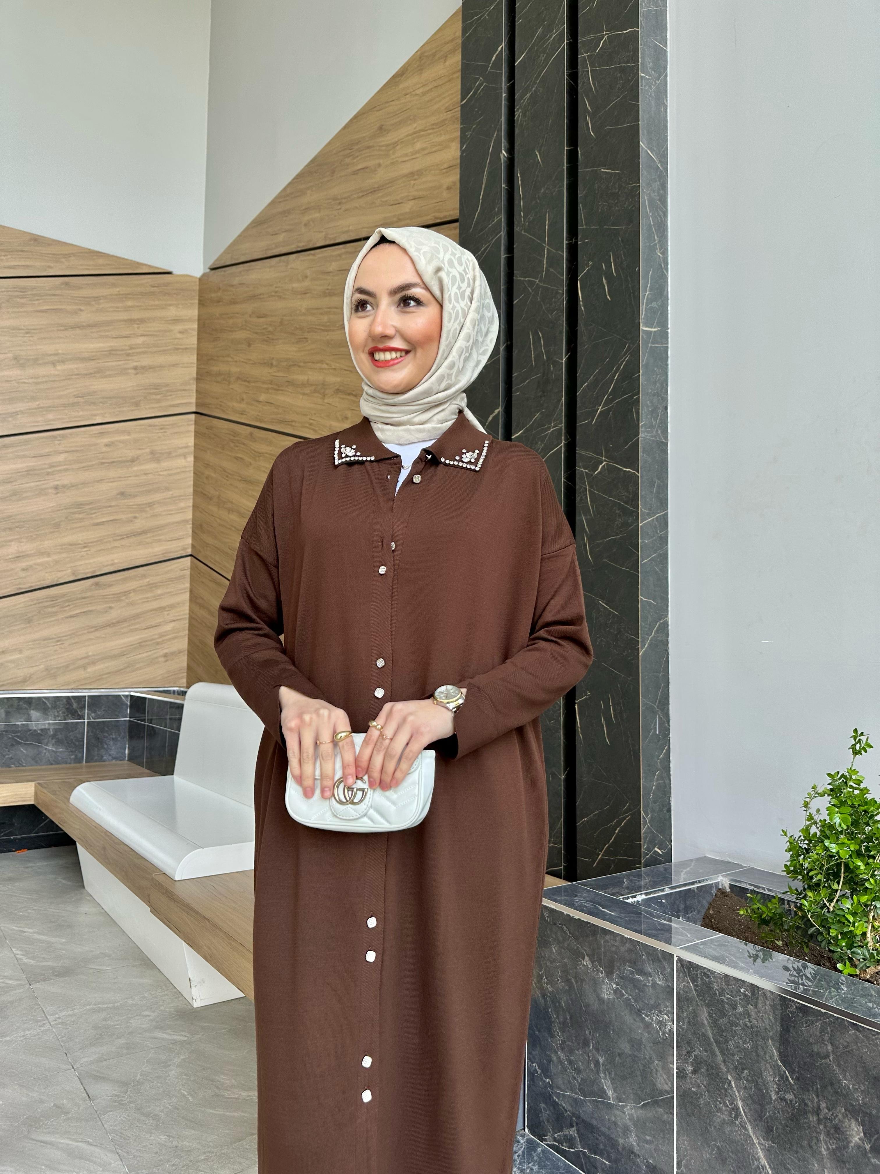 Kolu Yırtmaçlı Yakası Taşlı Merserize Hırka  - Acı kahve