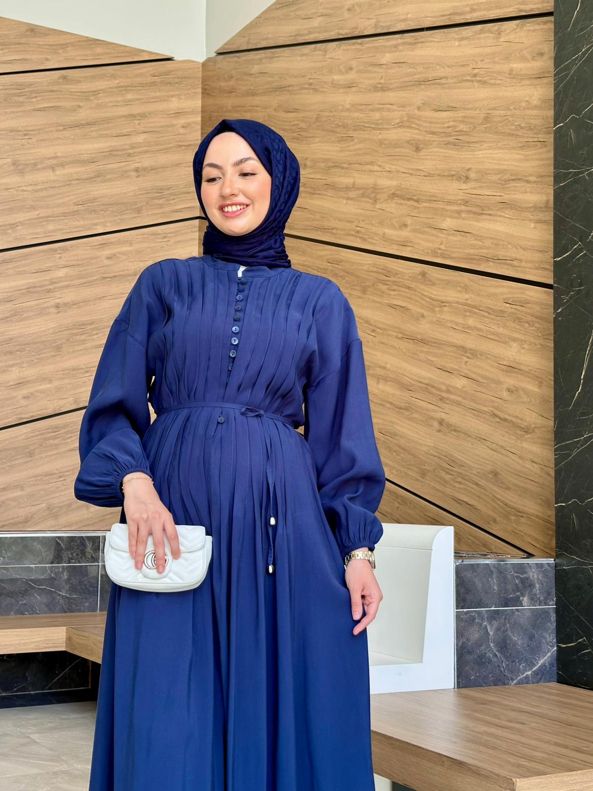 Brit Düğme Detaylı Pileli Cupra Elbise