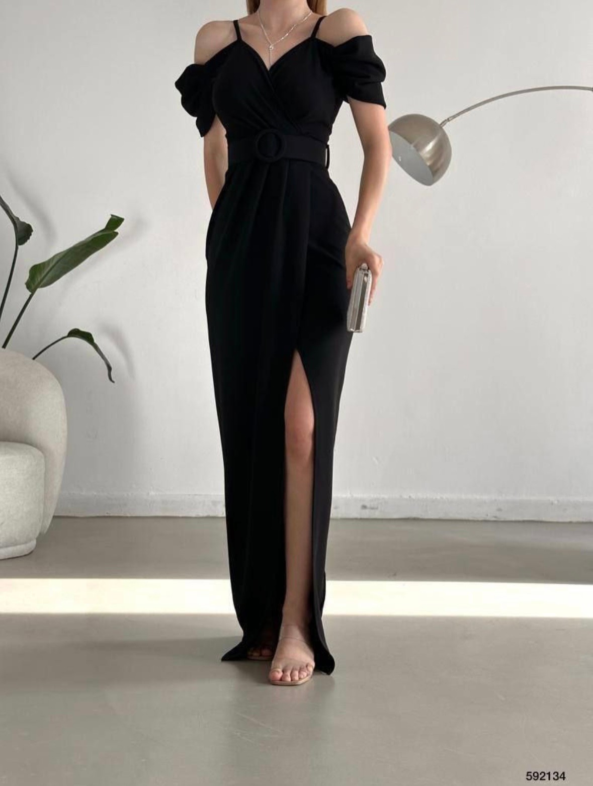 ASKILI YIRTMAÇLI MAXİ ELBİSE