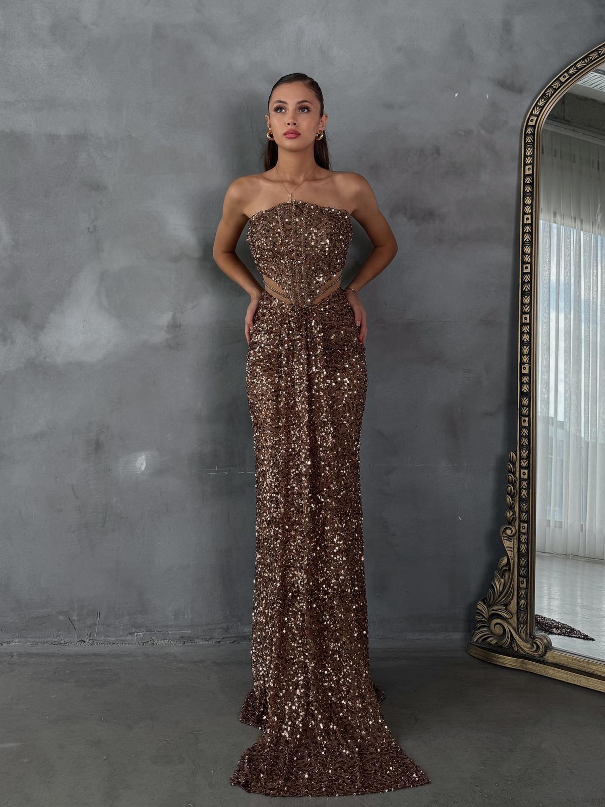 STRAPLEZ PUL PAYET YIRTMAÇLI ELBİSE KAHVE