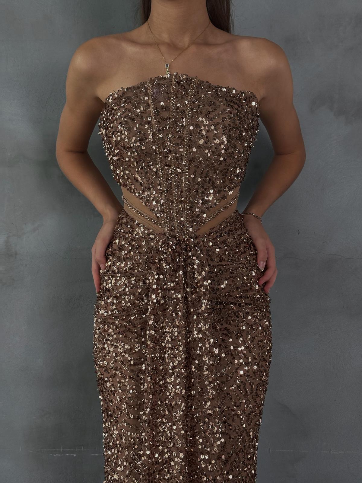 STRAPLEZ PUL PAYET YIRTMAÇLI ELBİSE KAHVE