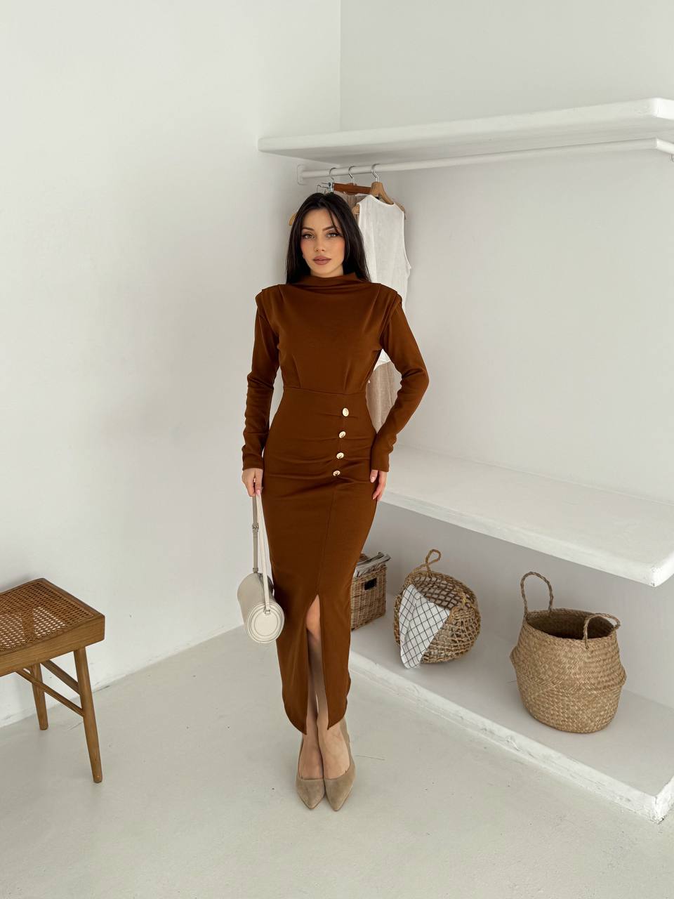 DİK YAKA BEL DÜĞME ELBİSE