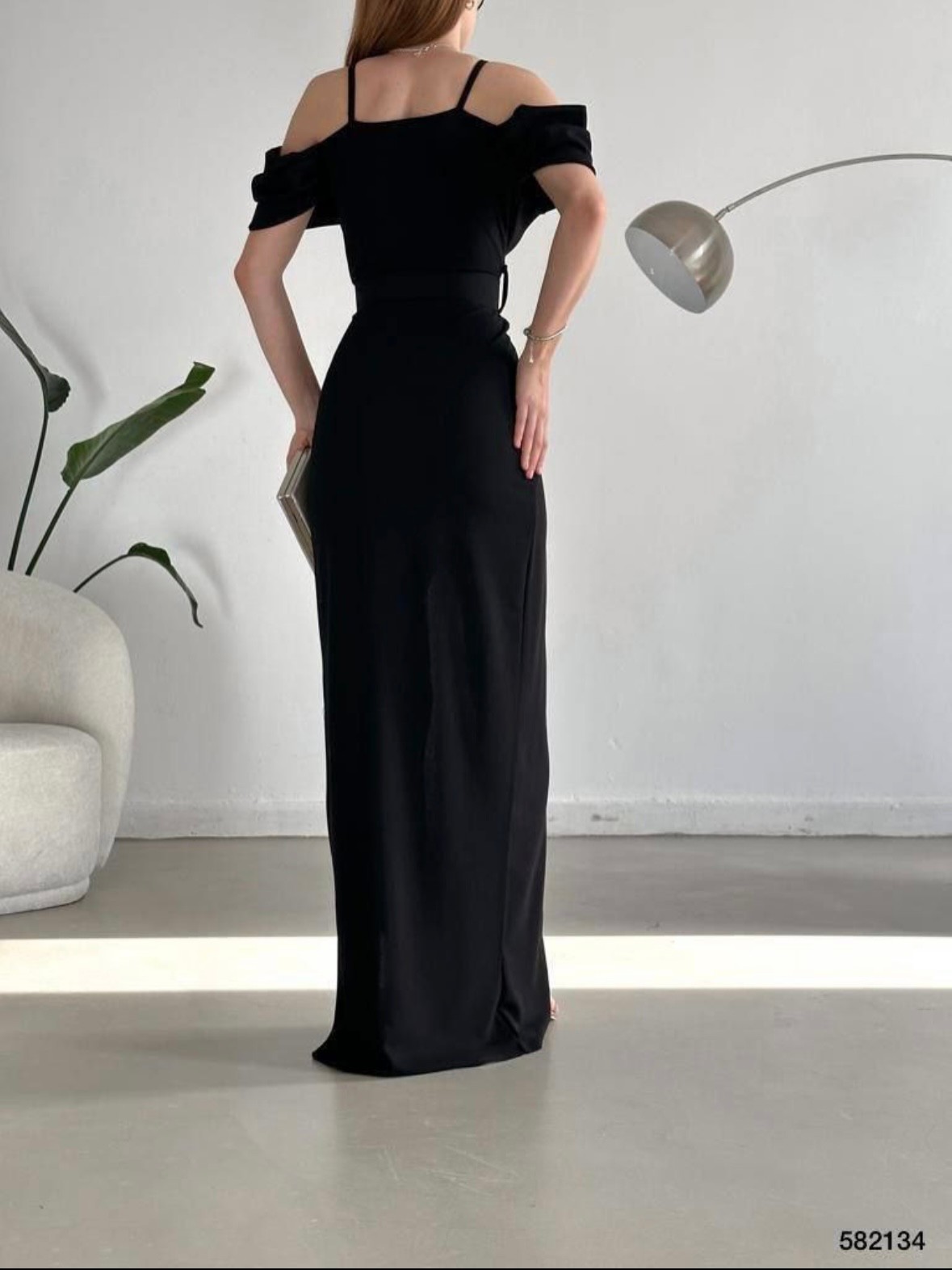 ASKILI YIRTMAÇLI MAXİ ELBİSE
