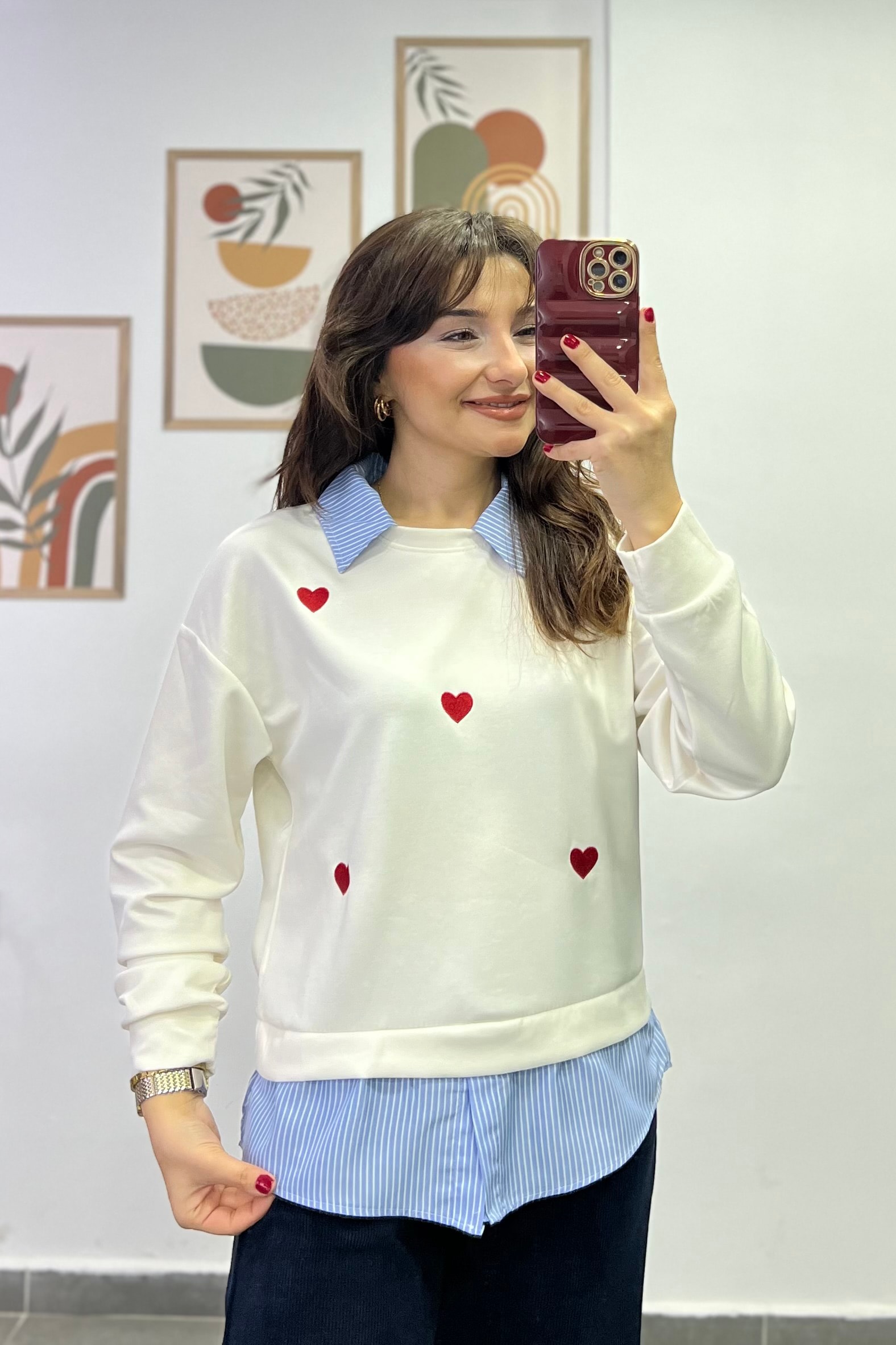 Yakası Ve Etek Ucu Gömlek Detaylı Kalp Nakışlı Sweatshırt