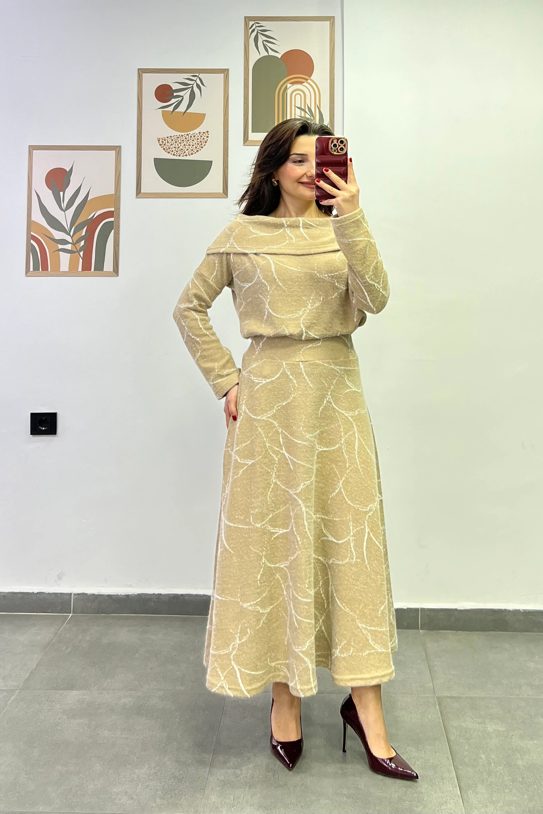 Yumoş Triko Madonna Yaka Etekli Takım - BEJ