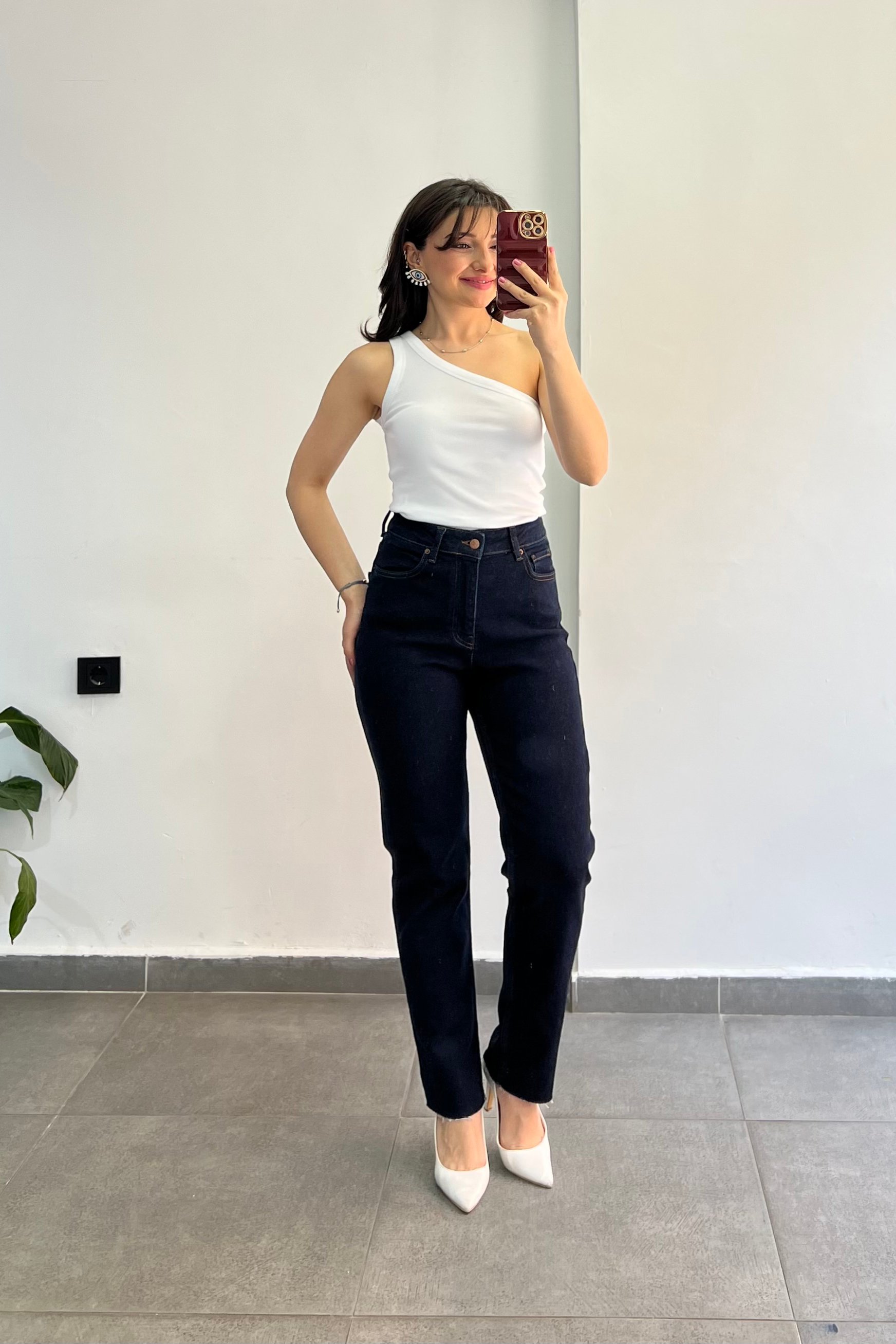 Yüksek Bel Cep Detaylı Kesik Paça Mom Fit Kalıp Jean - LACİVERT