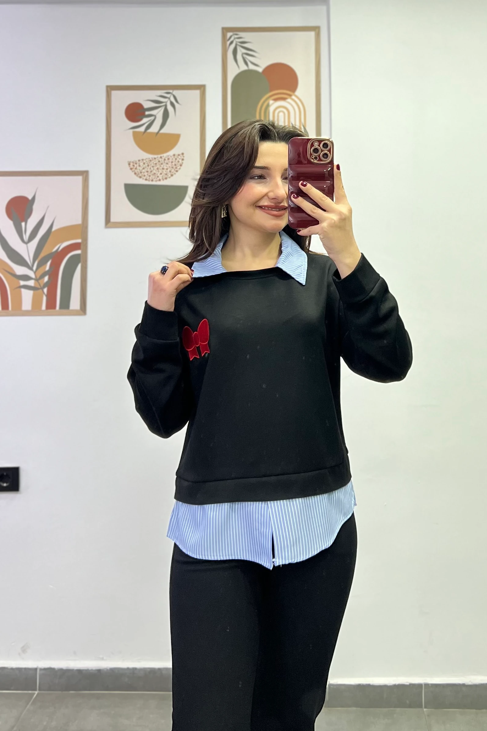 Yakası Ve Bel Kısmı Gömlek Görünümlü Göğüs Kısmı Kurdela Nakışlı Sweatshirt