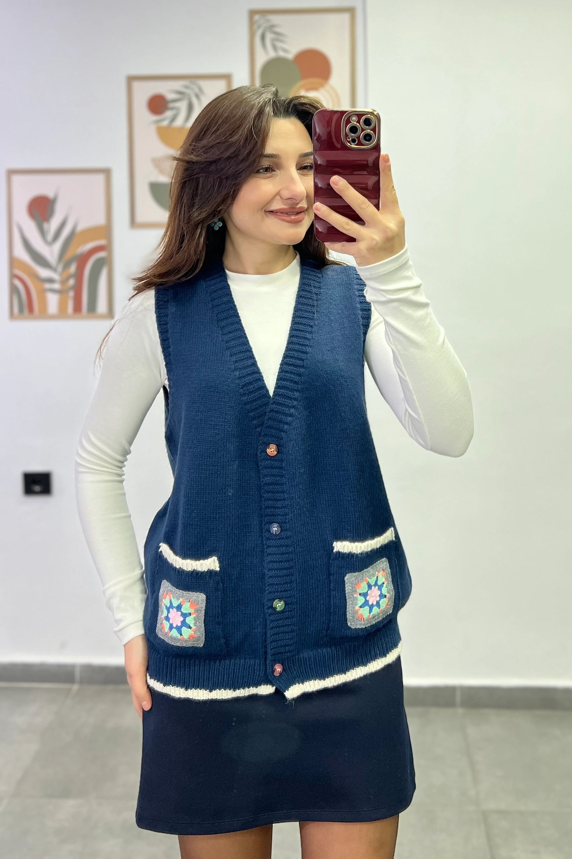 V Yaka Cepleri Renkli Nakış İşlemeli Yelek - LACIVERT