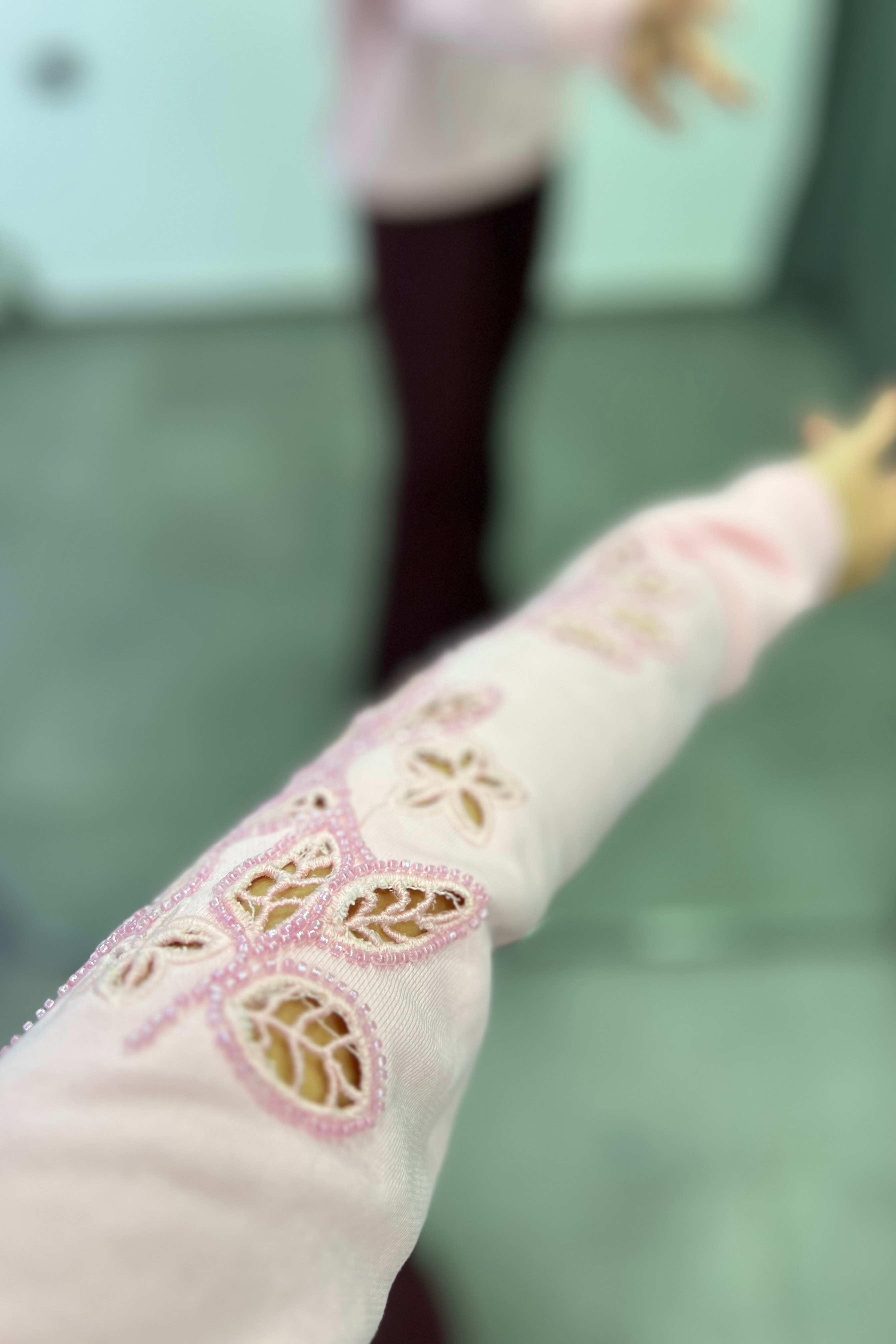 Kolları Fisto Ve Boncuk Detaylı Sweatshırt