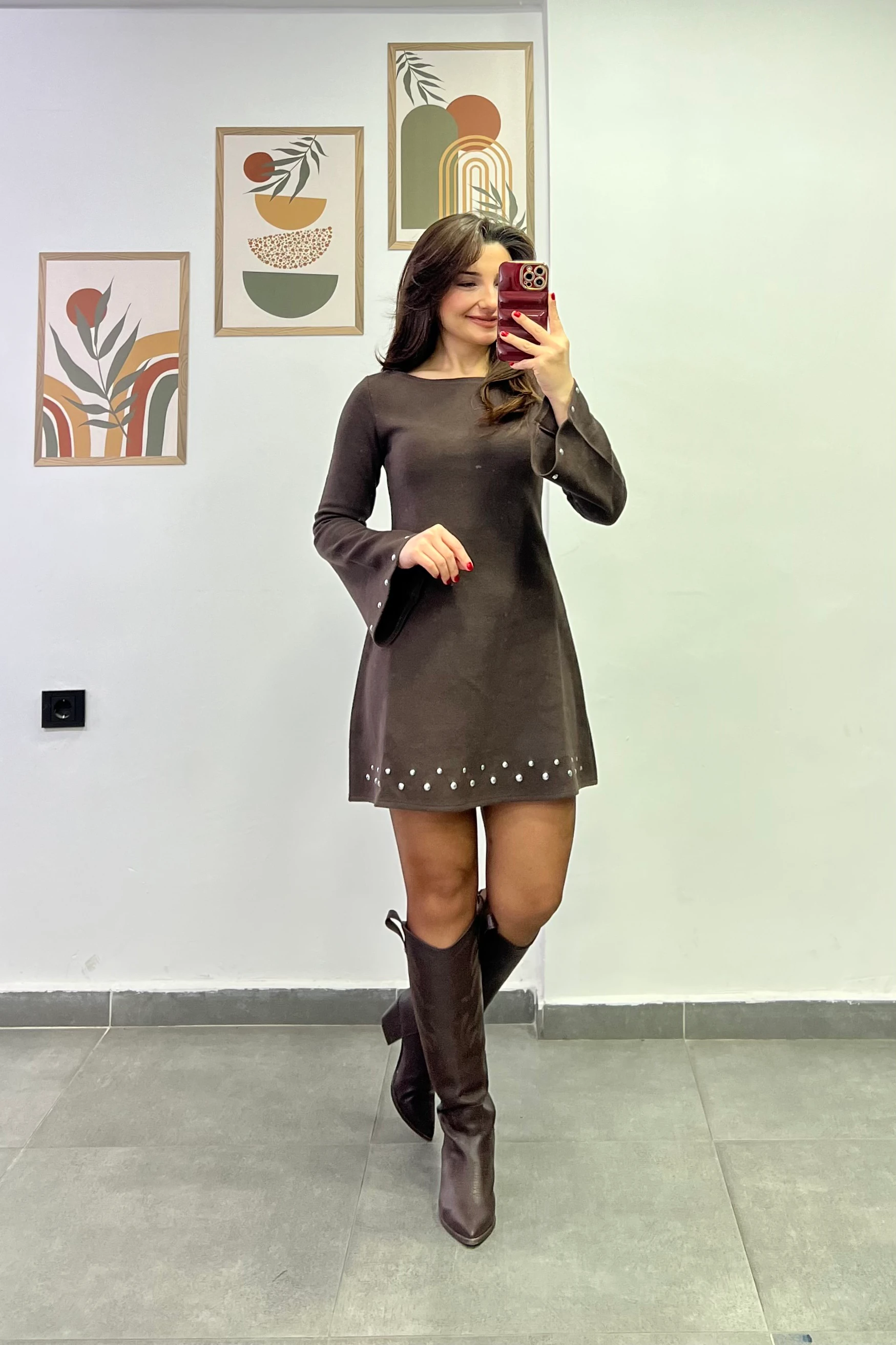 Kayık Yaka İspanyol Kol Kolları Ve Etek Ucu Gümüş Boncuk Detaylı Elbise - KAHVERENGİ