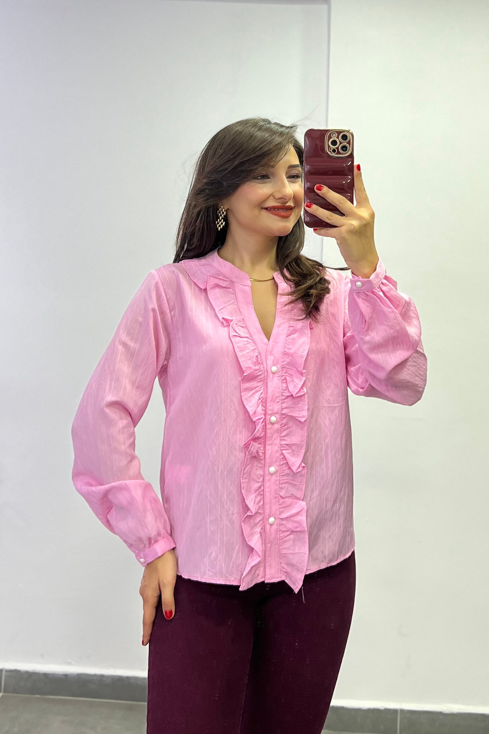 V Yaka Ön Kısmı Volanlı Kendinden Dokulu Gömlek - PEMBE