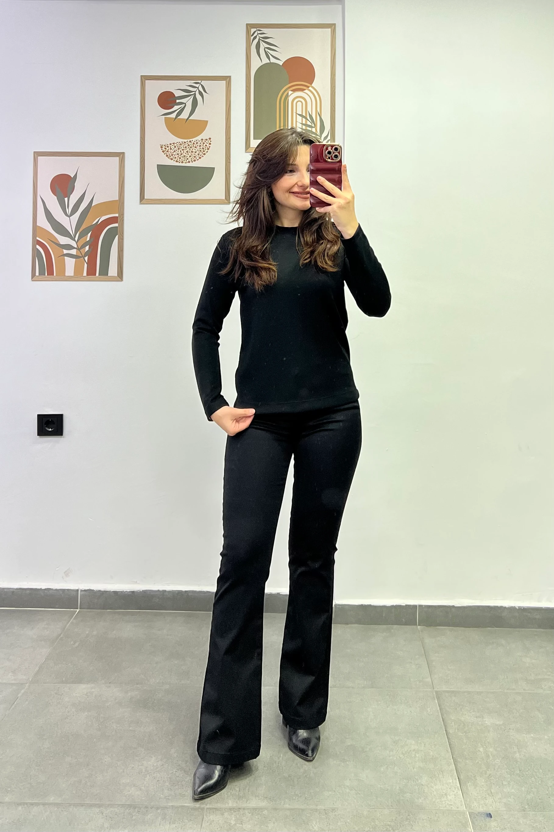 Modal Kumaş Bisiklet Yaka İki Yanı Küçük Yırtmaç Detaylı Basic Bluz - Siyah