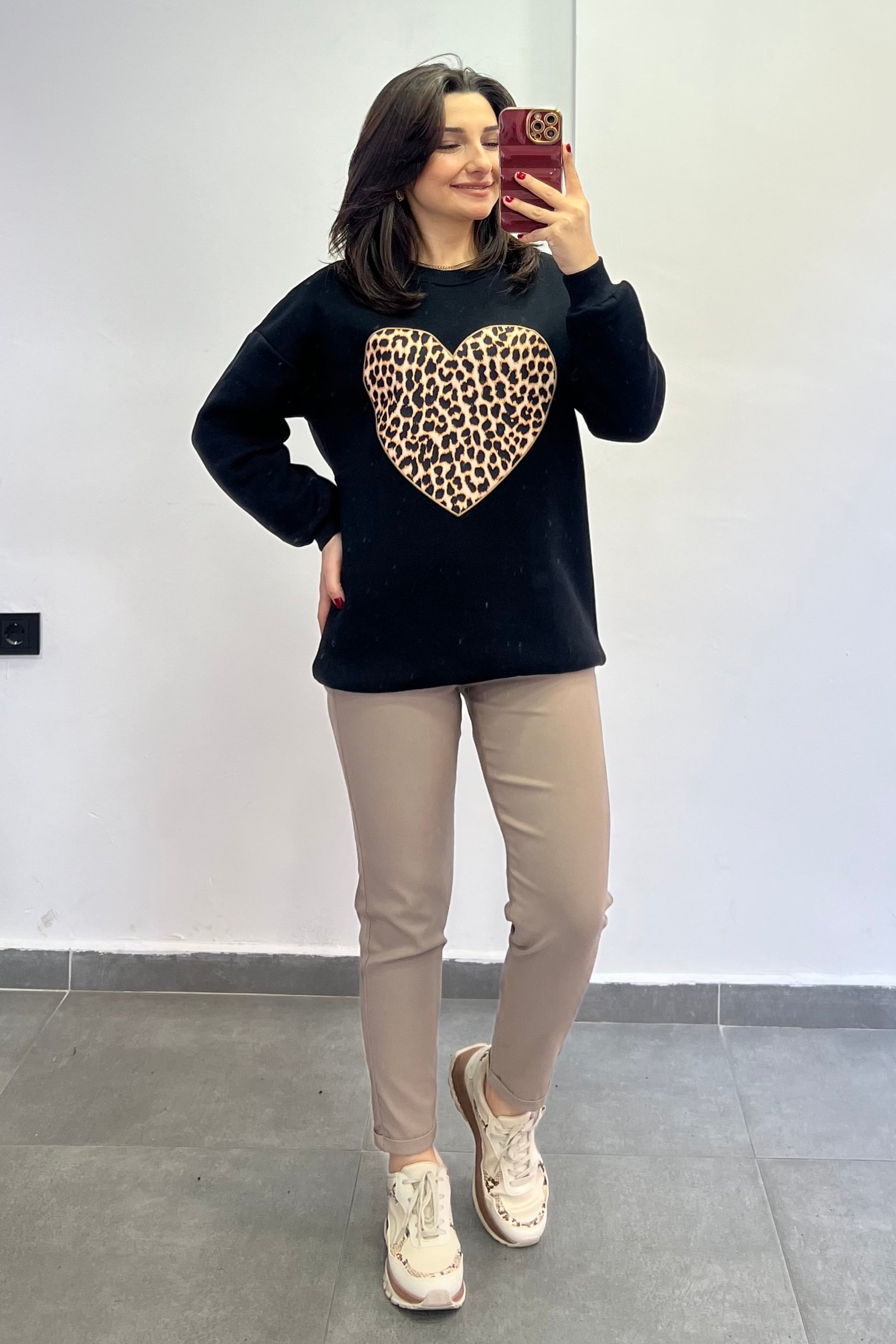 Önü Kalpli Leopar Baskılı İçi Şardonlu Sweatshırt - Siyah