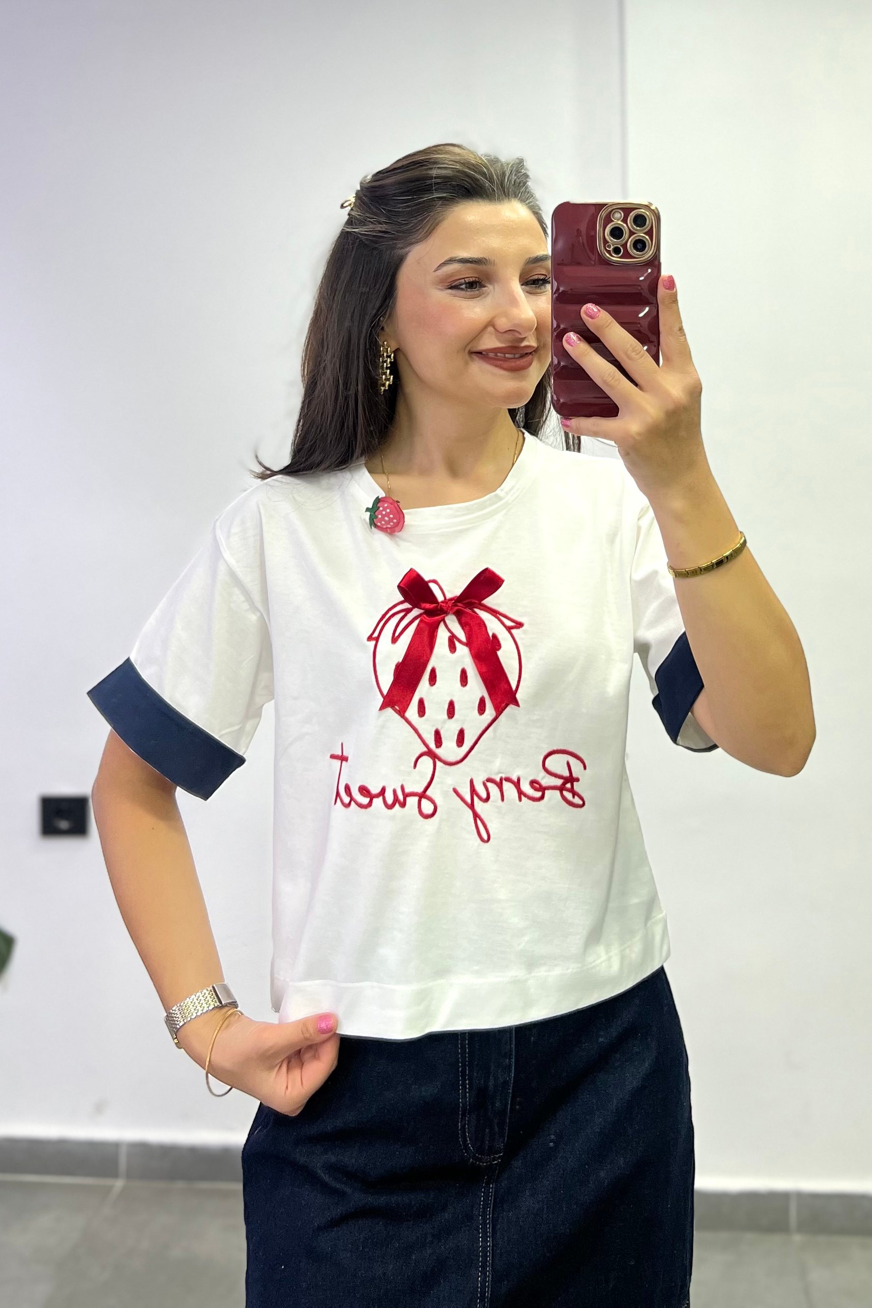 Önü Çilek Nakışlı Kurdela Detaylı Duble Kol Tshirt