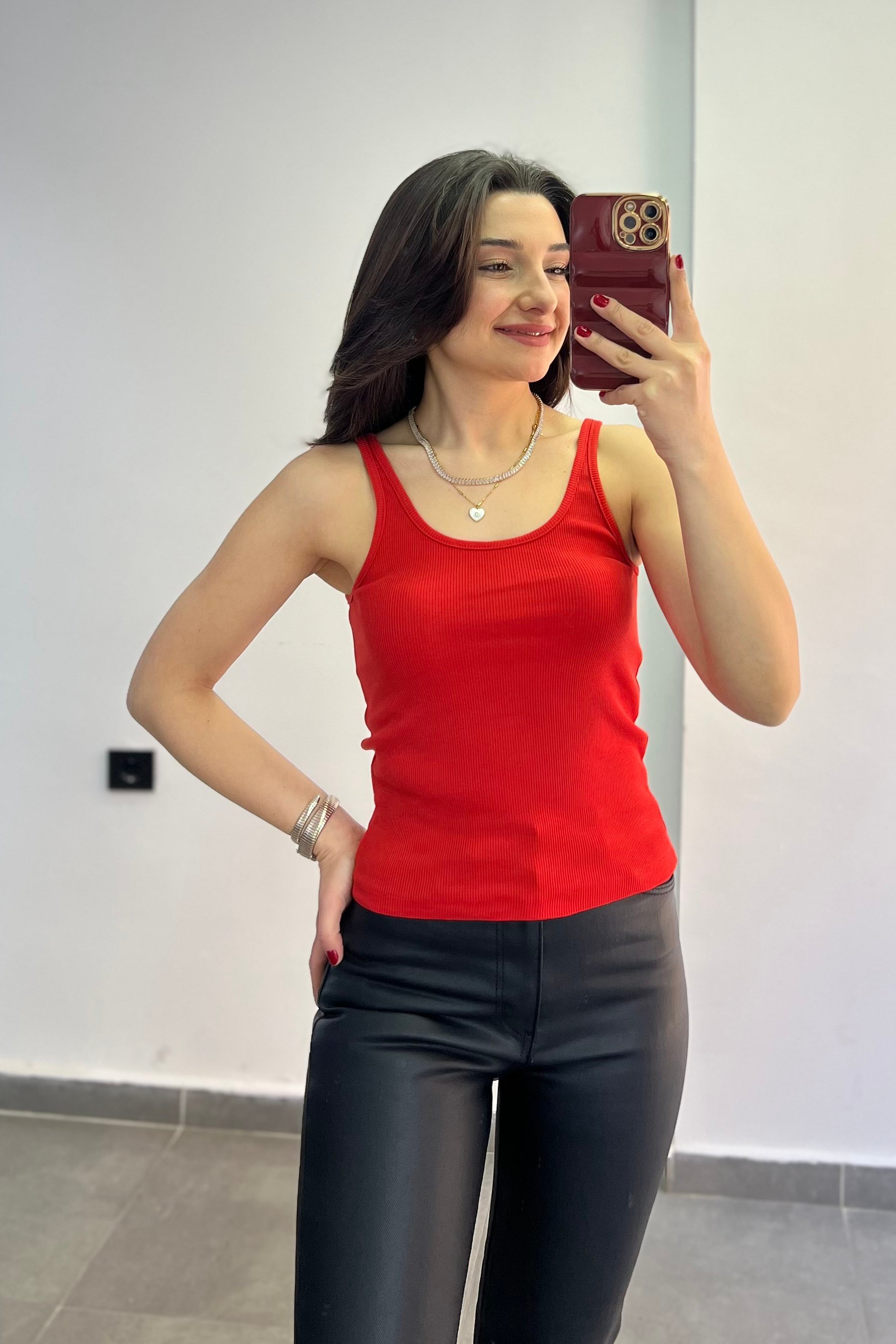 Önü Ve Arkası Havuz Yaka Atlet
