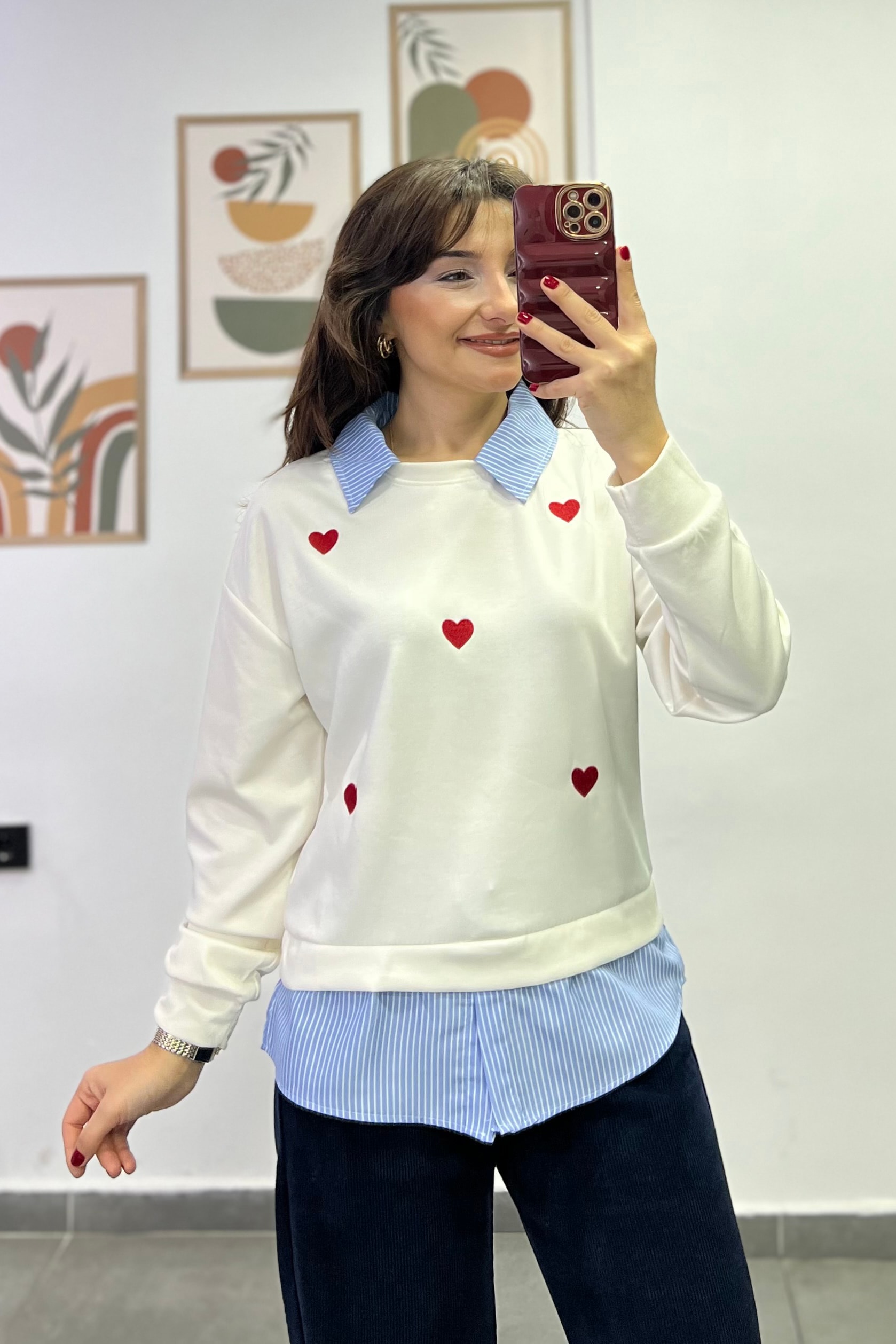 Yakası Ve Etek Ucu Gömlek Detaylı Kalp Nakışlı Sweatshırt