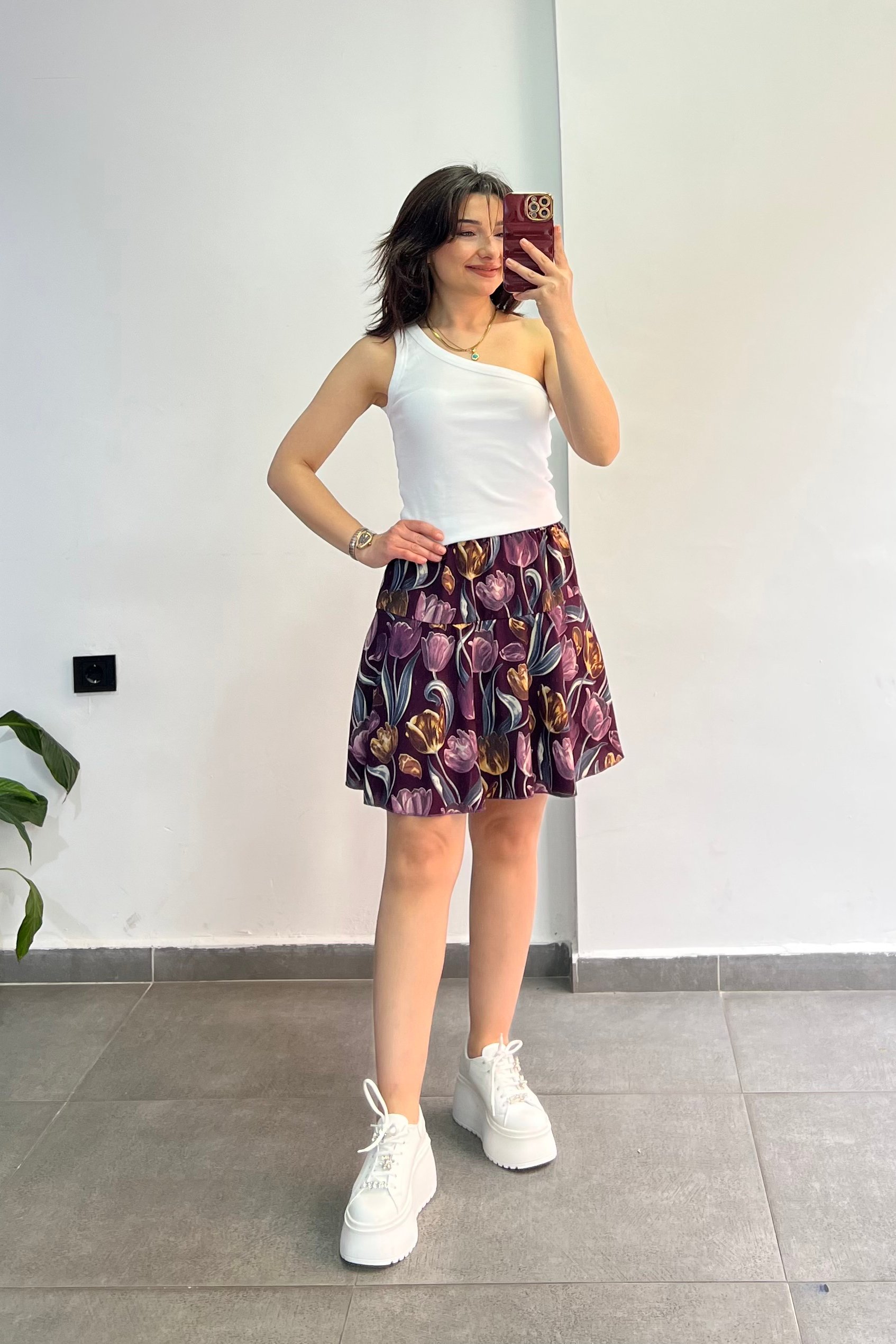MOR LALELİ