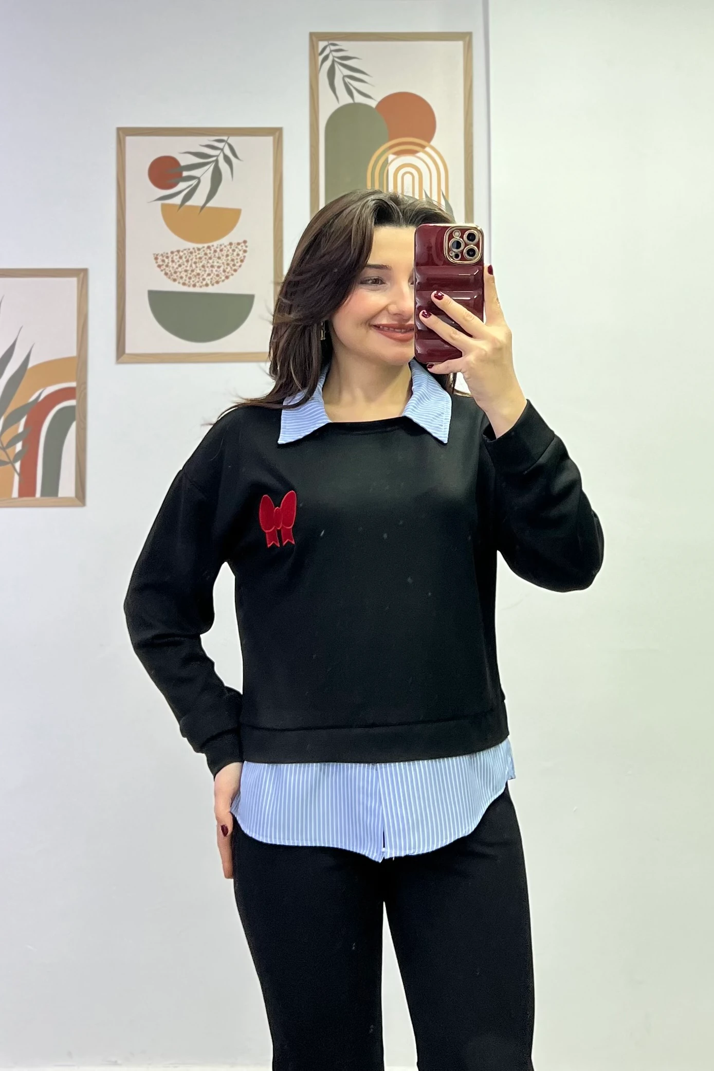 Yakası Ve Bel Kısmı Gömlek Görünümlü Göğüs Kısmı Kurdela Nakışlı Sweatshirt