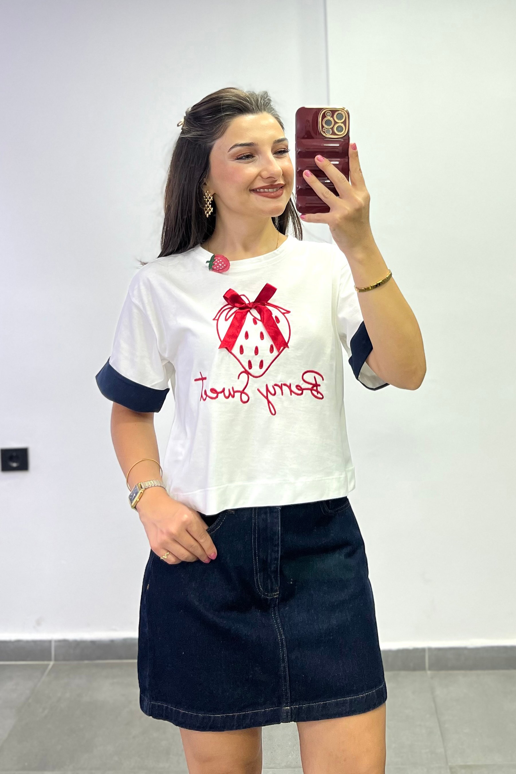Önü Çilek Nakışlı Kurdela Detaylı Duble Kol Tshirt - BEYAZ