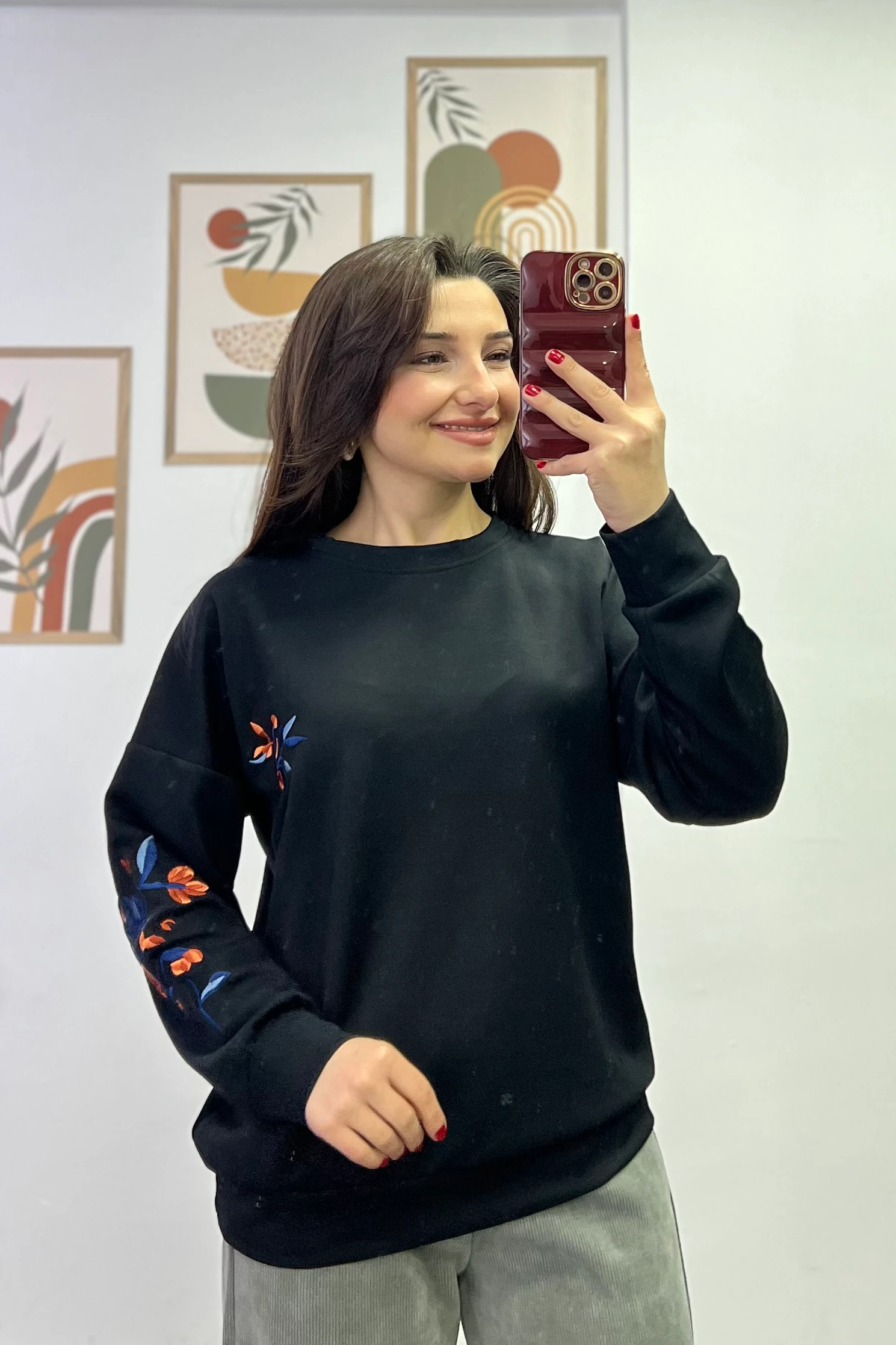 Kolları Ve Göğüsü Nakış Detaylı Sweatshirt - Siyah