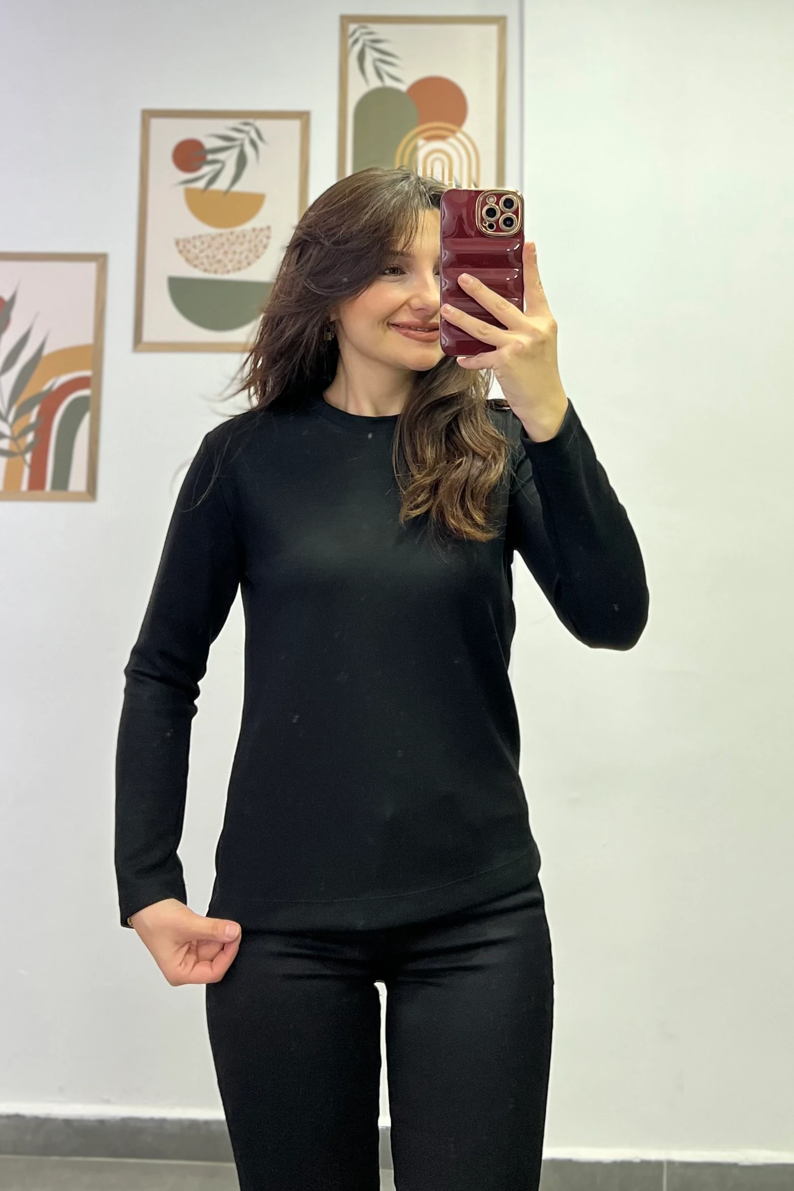 Modal Kumaş Bisiklet Yaka İki Yanı Küçük Yırtmaç Detaylı Basic Bluz - Siyah