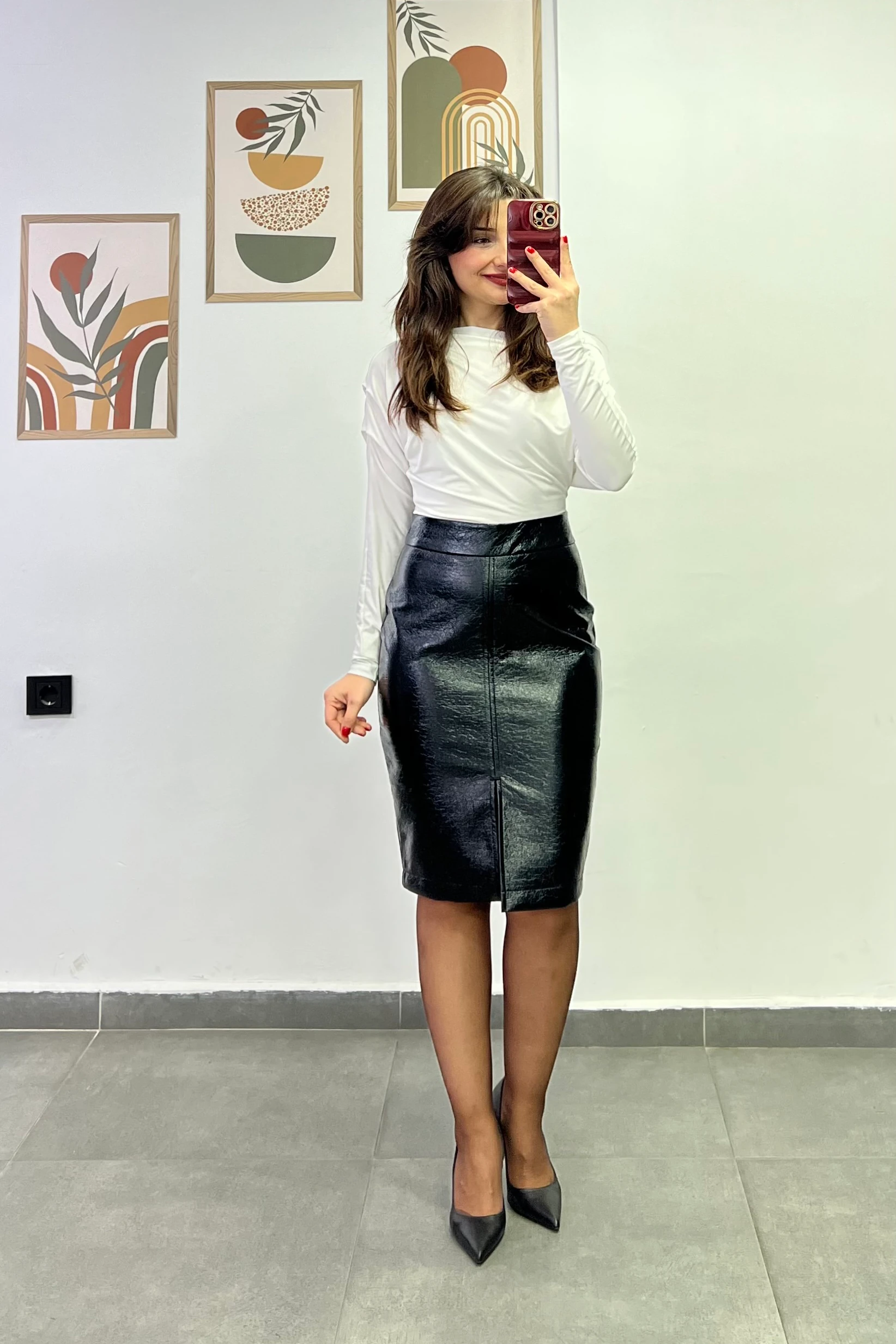 Kalem Formunda Önden Yırtmaç Detaylı Deri Etek - Siyah