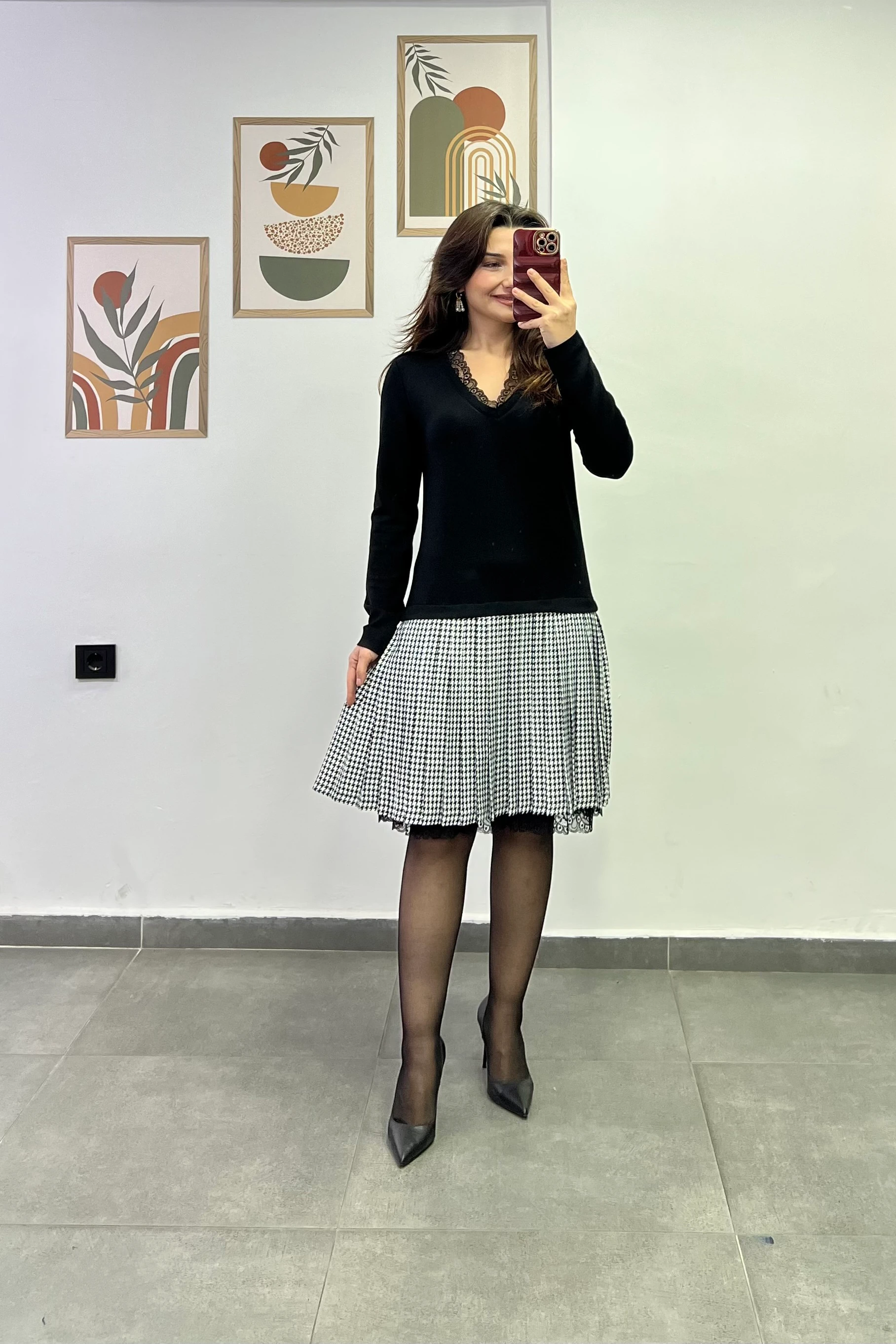 Etek Ucu Piliseli Kazayağı Desenli Yakası Ve Etek Astar Ucu Dantel Detaylı Elbise - Siyah