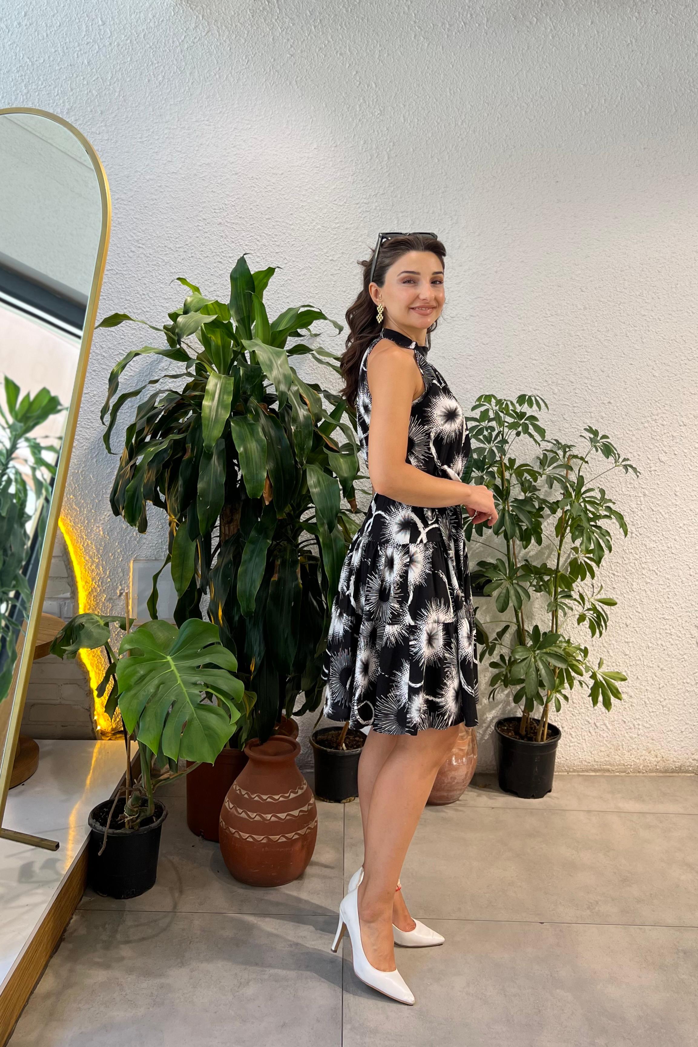 Halter Yaka Beli Lastikli Kuşak Detaylı Kat Kat Farbalı Elbise