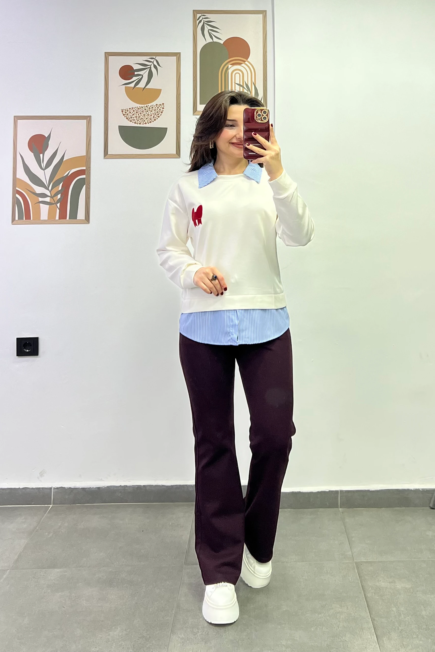 Yakası Ve Bel Kısmı Gömlek Görünümlü Göğüs Kısmı Kurdela Nakışlı Sweatshirt - EKRU