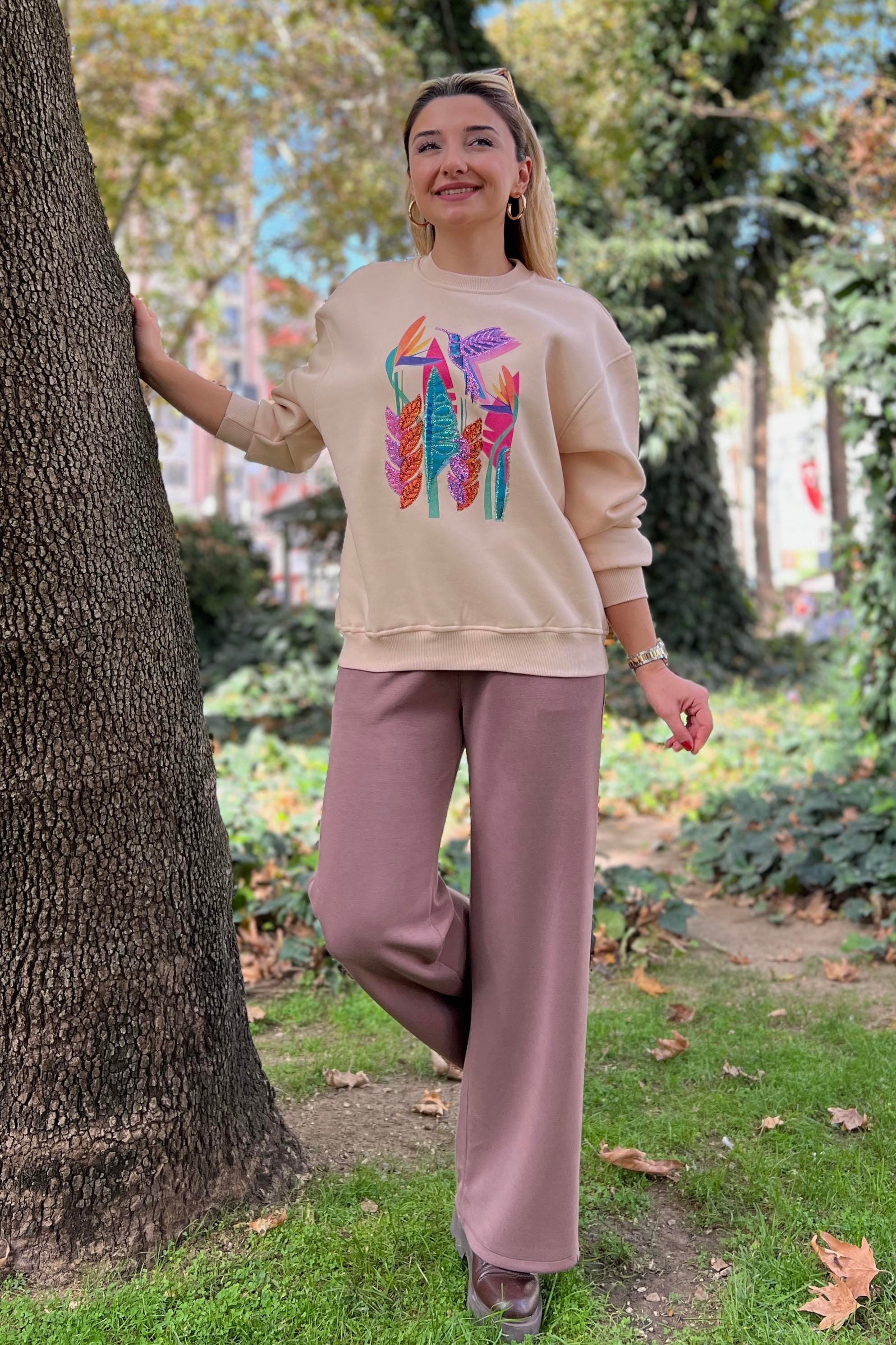 Önü Renkli Yaprak Ve Kuş Desenli Pullu Şardonlu Sweat