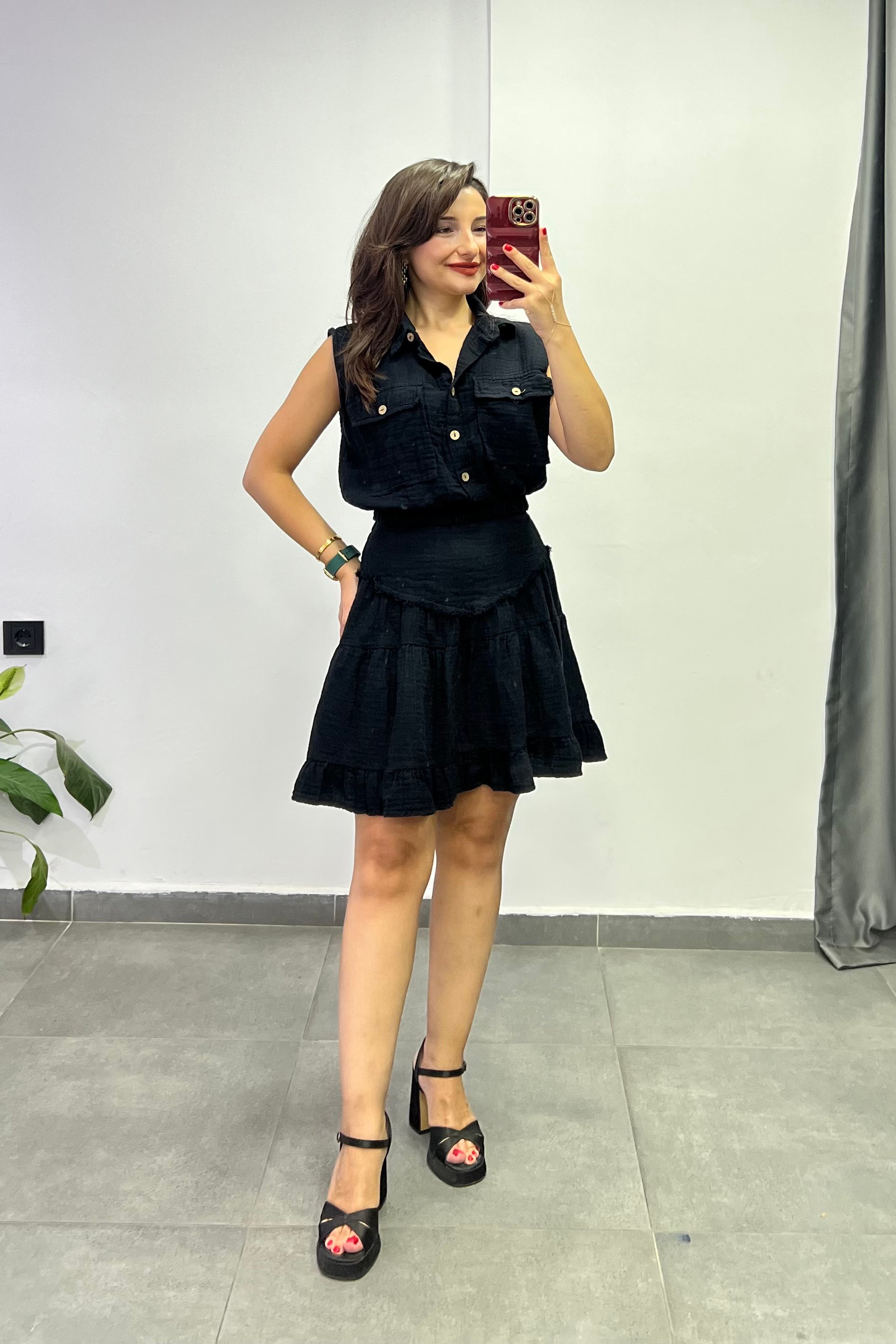 Beli Lastikli Cep Detaylı Kolsuz Müslin Bluz - Siyah