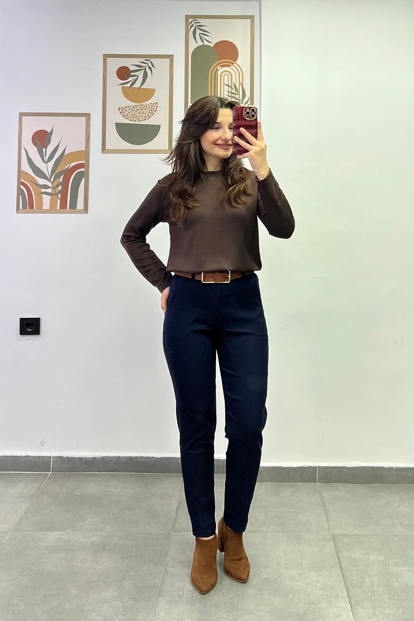 Arka Beli Lastikli Paçaları Pens Dikişli Pantolon