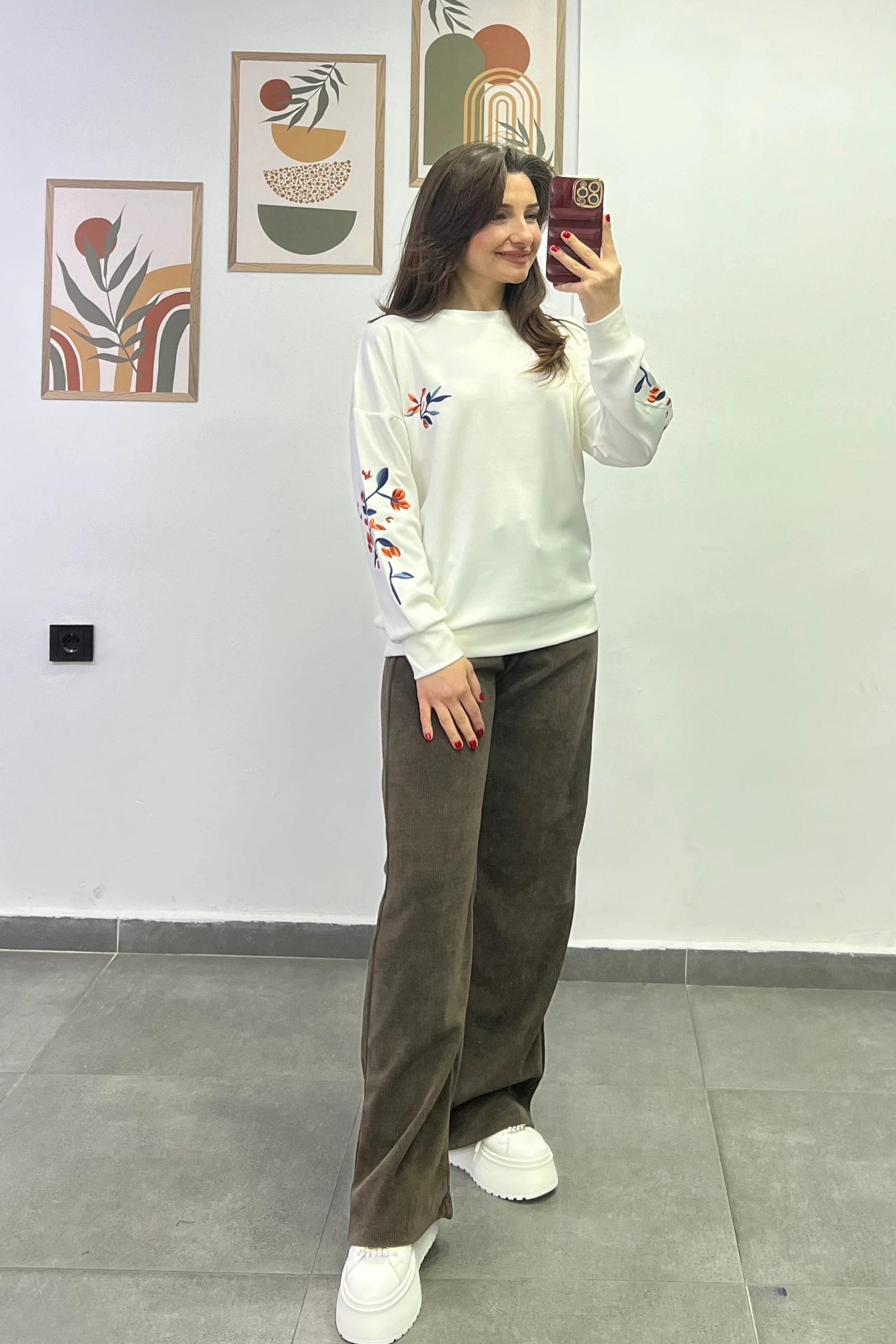 Kolları Ve Göğüsü Nakış Detaylı Sweatshirt