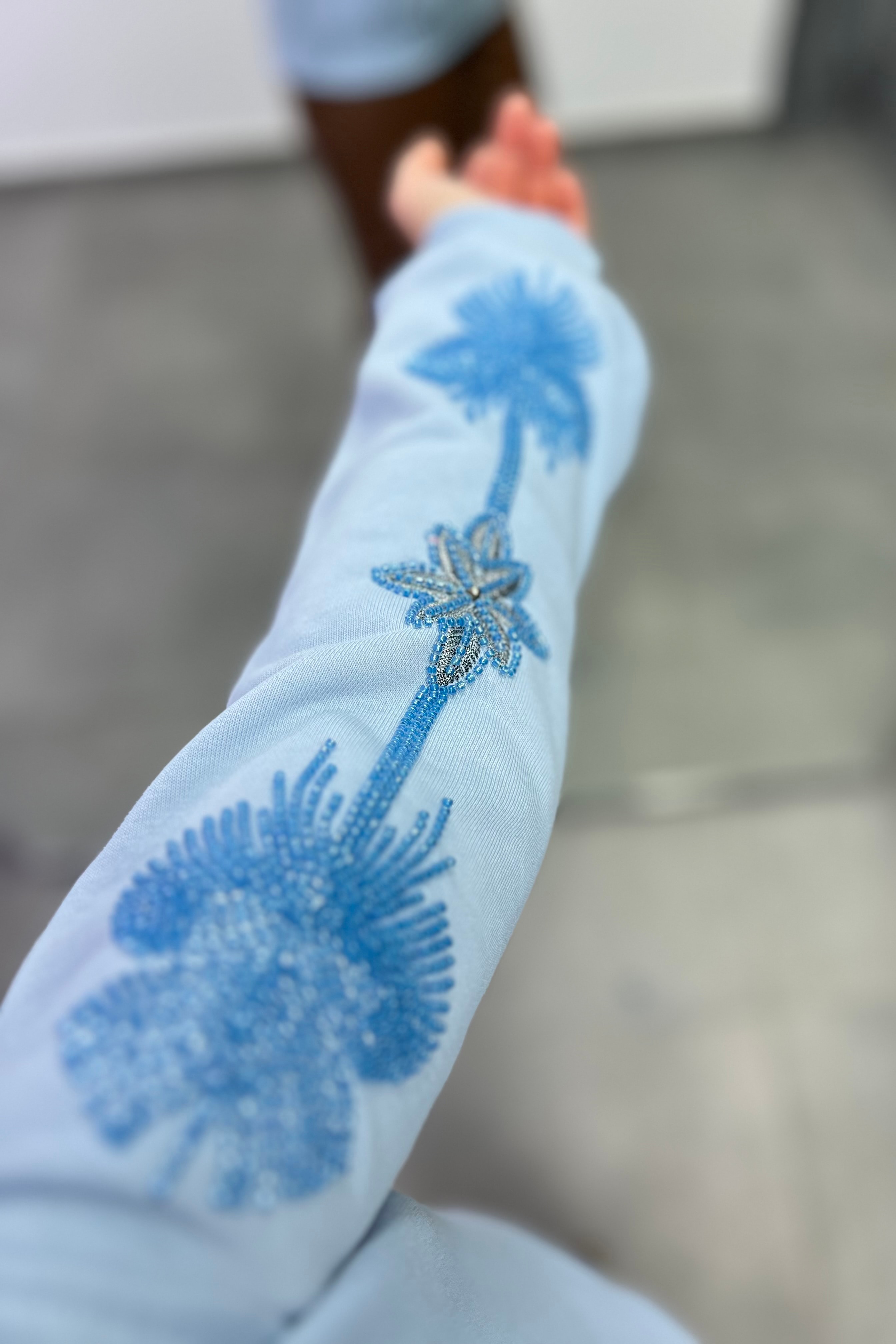 Kolları Boncuk İşlemeli İki İplik Sweatshırt