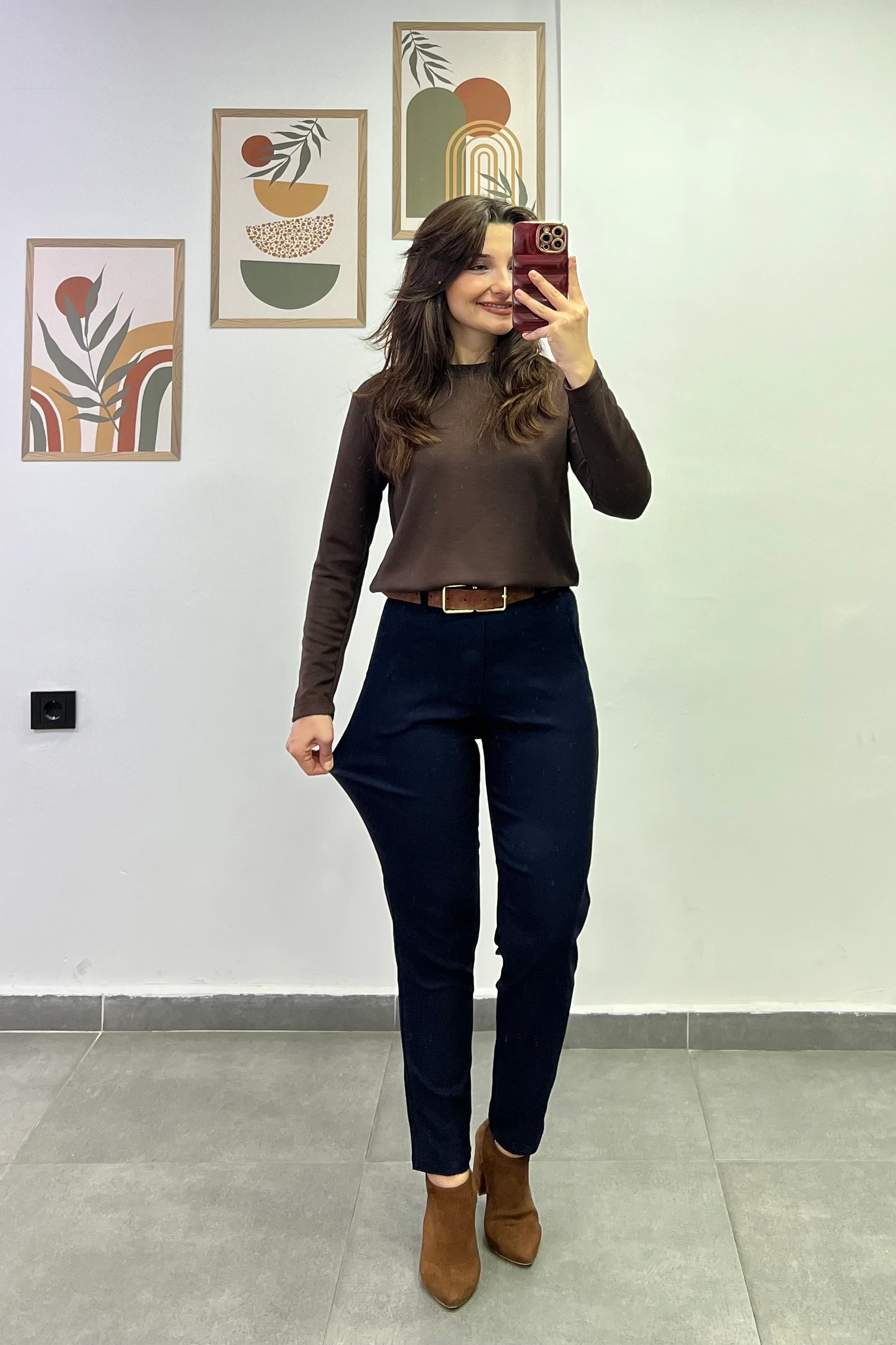 Arka Beli Lastikli Paçaları Pens Dikişli Pantolon