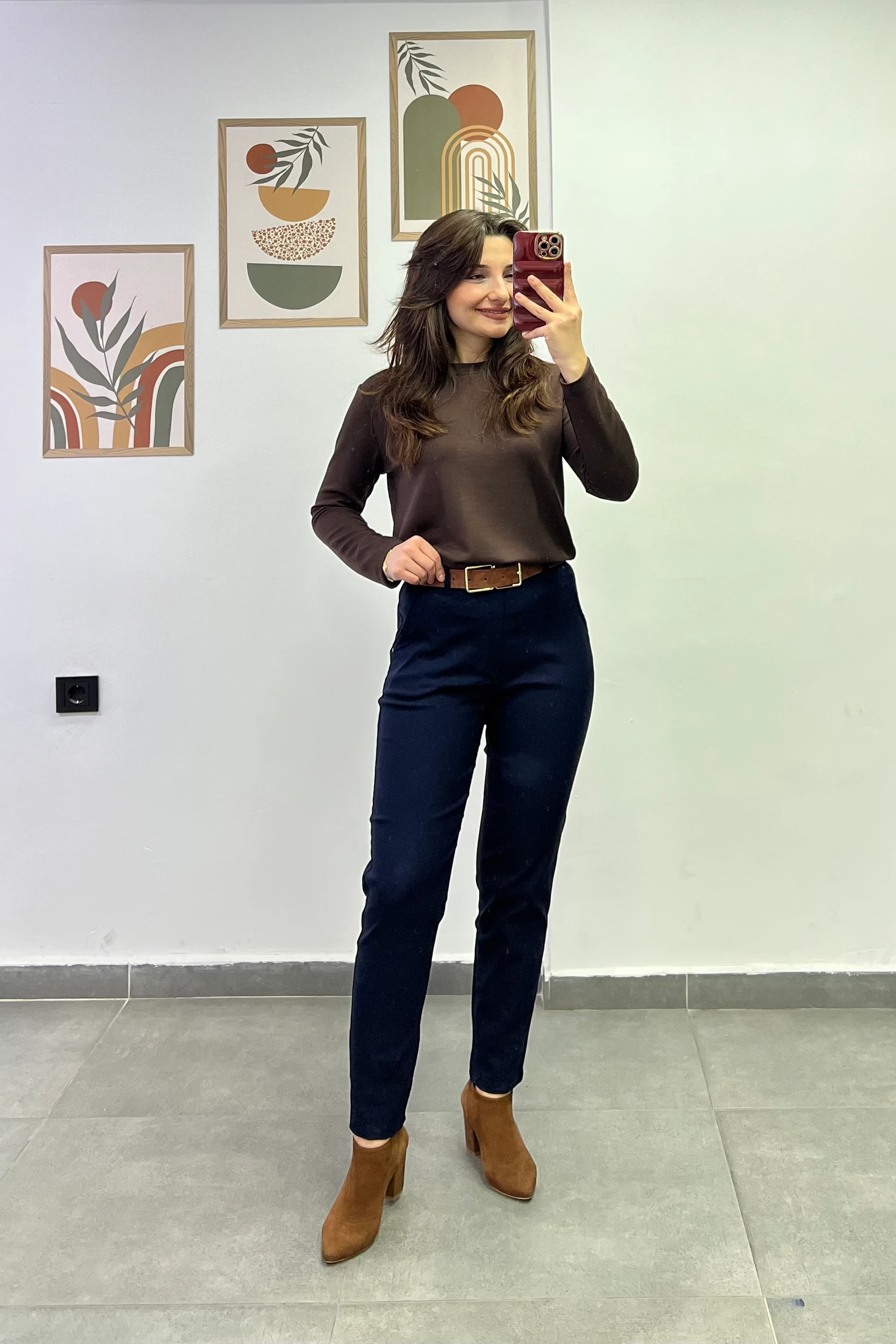 Arka Beli Lastikli Paçaları Pens Dikişli Pantolon