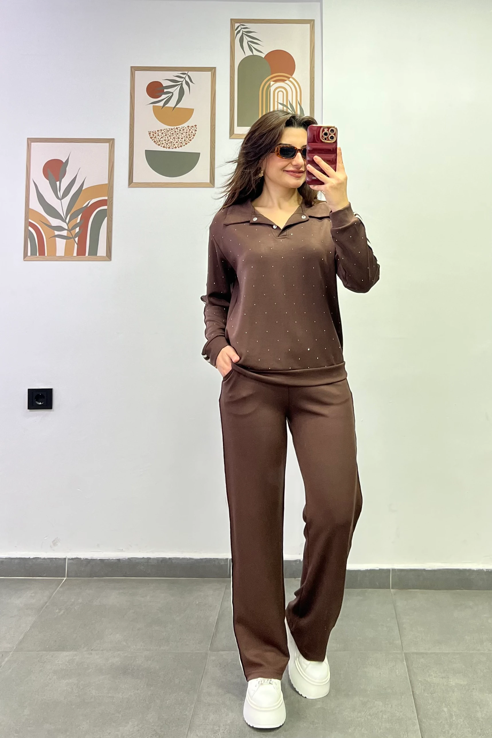 Ön kısmı Taşlı Kolları Ve Pantolon Yan Kısımları Biye Detaylı Takım - KAHVERENGİ