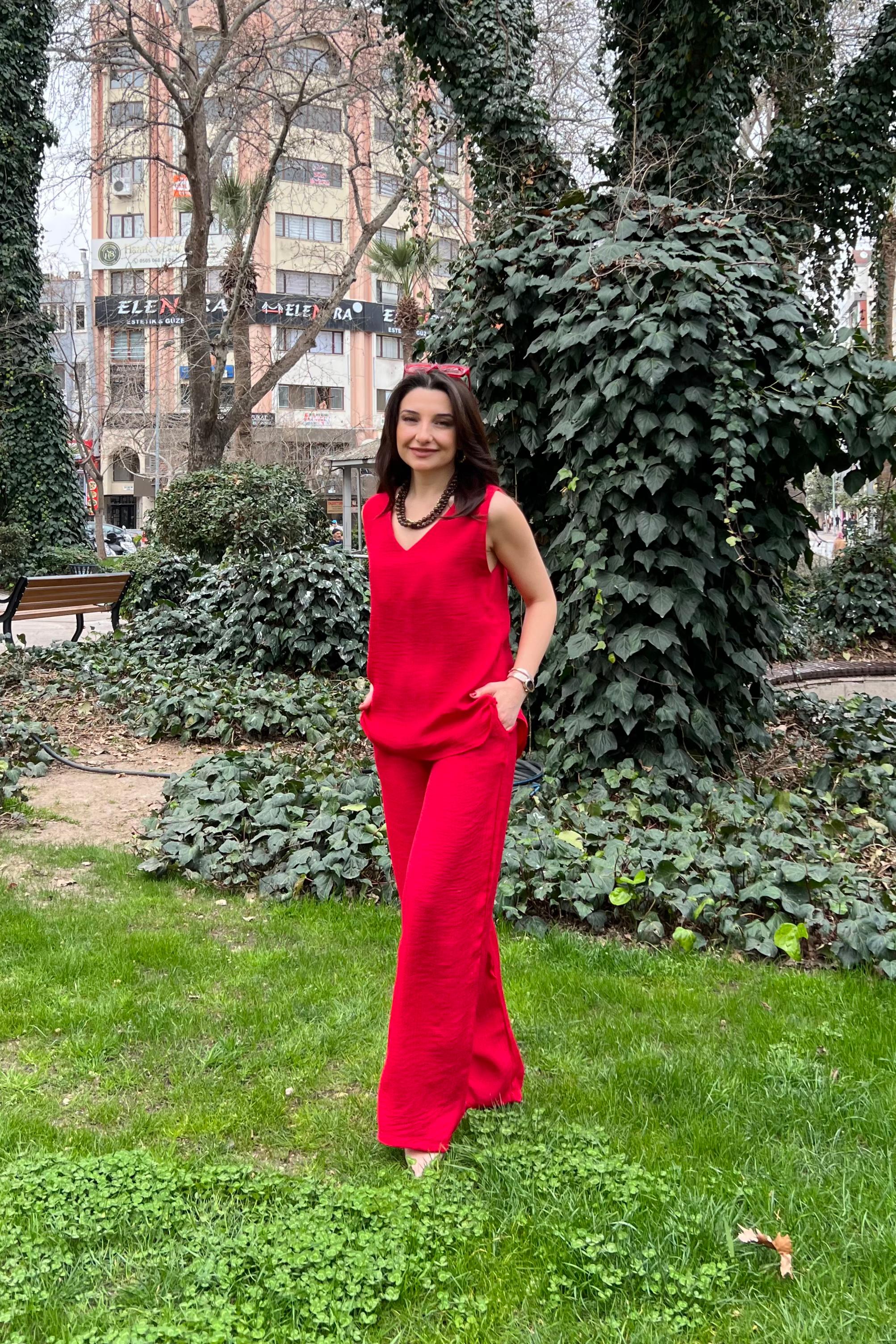 V Yaka Beli Lastikli Bol Paça İkili Takım
