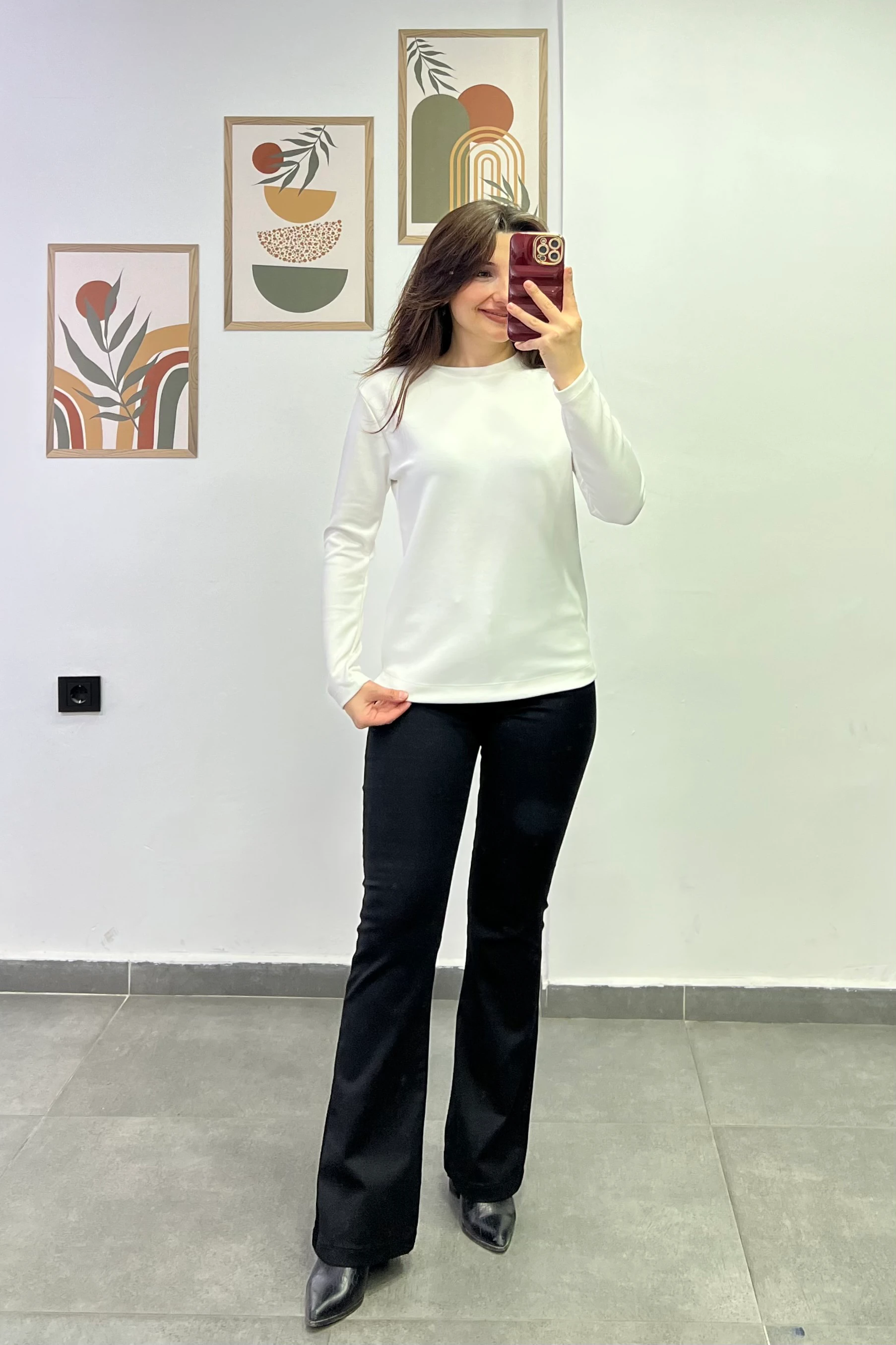 Modal Kumaş Bisiklet Yaka İki Yanı Küçük Yırtmaç Detaylı Basic Bluz - EKRU