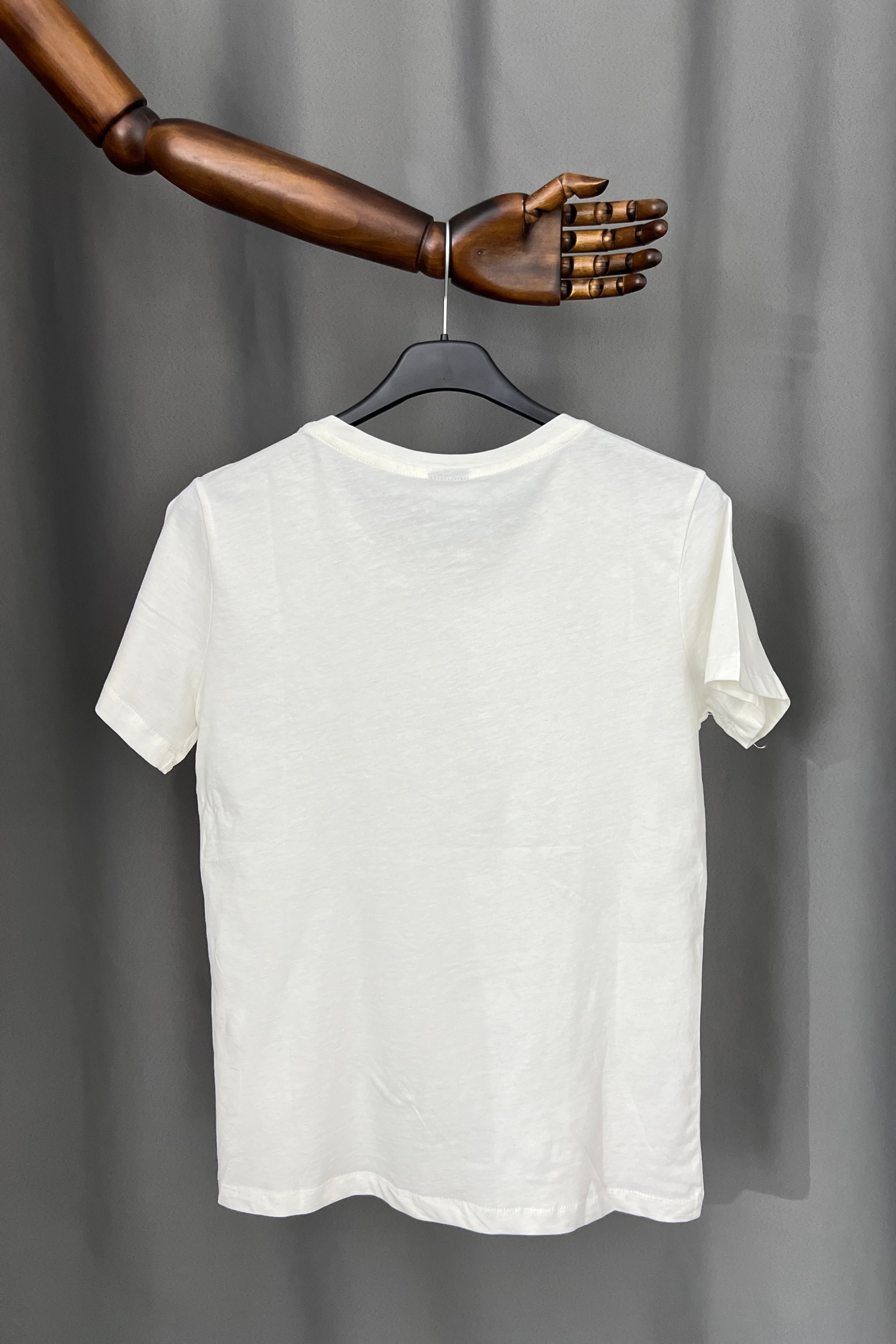 Dalgalı Beyaz Nakışlı Boncuk Detaylı Tshırt - BEYAZ