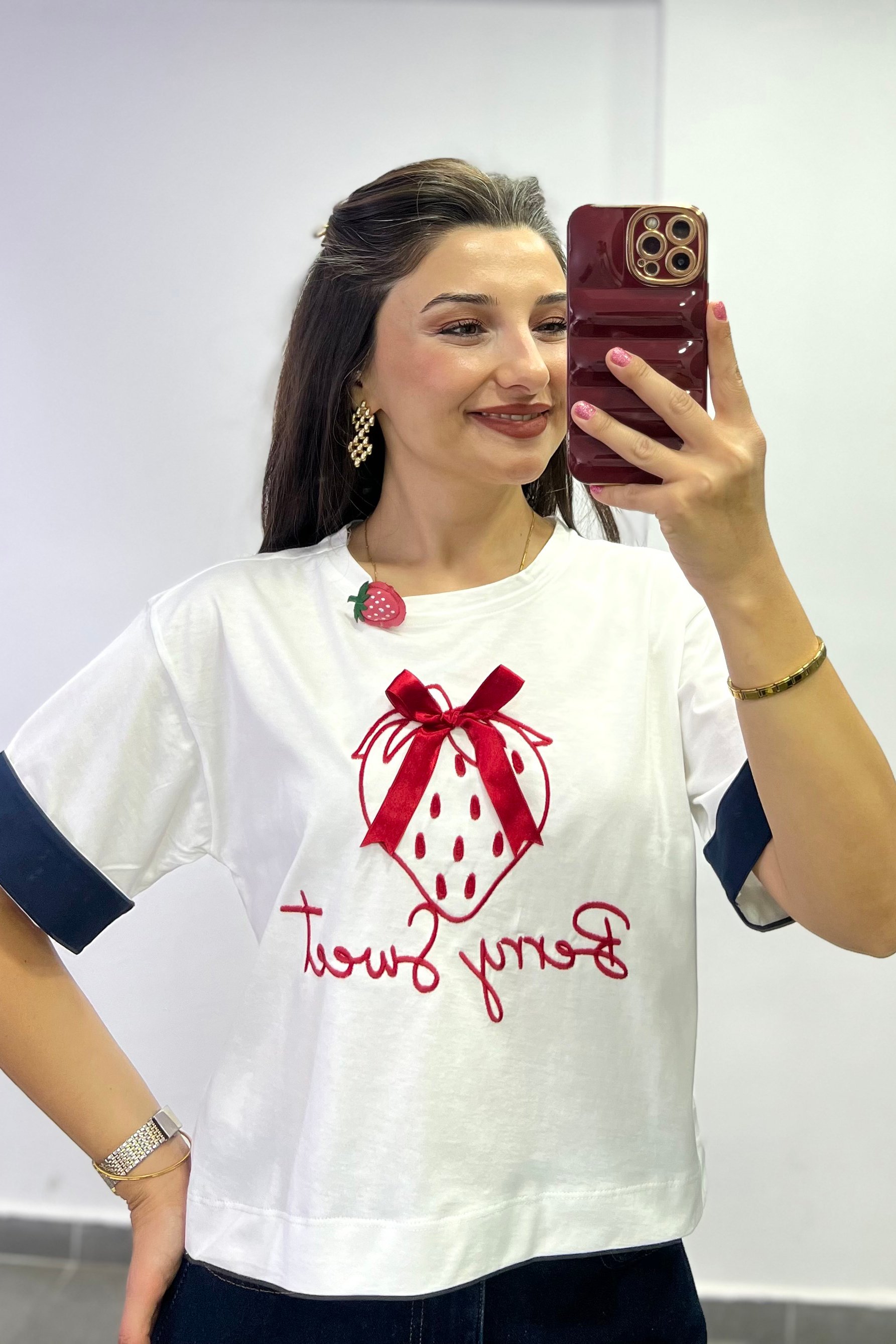 Önü Çilek Nakışlı Kurdela Detaylı Duble Kol Tshirt