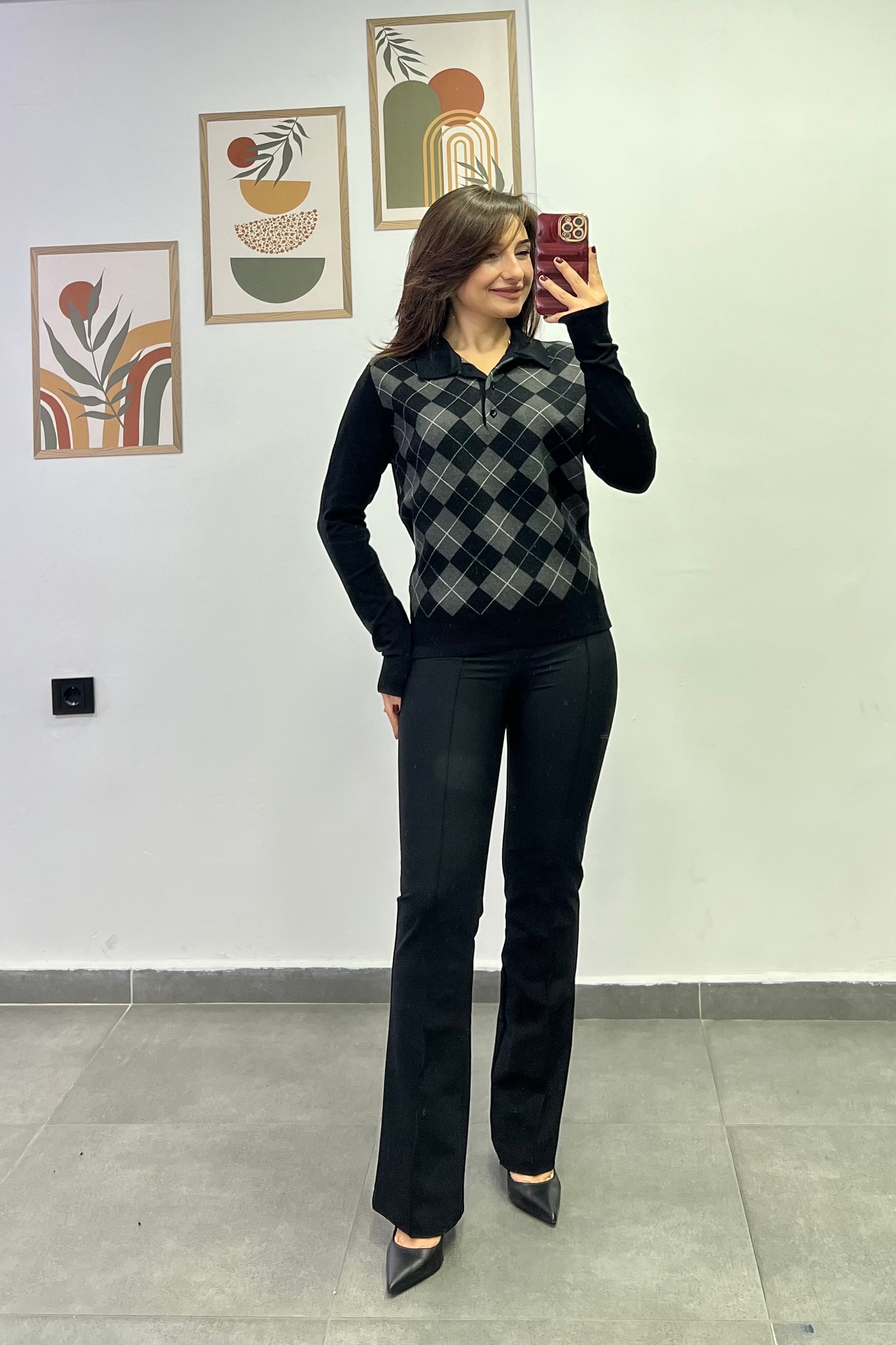 Yakası Düğme Detaylı Baklava Desenli Kazak