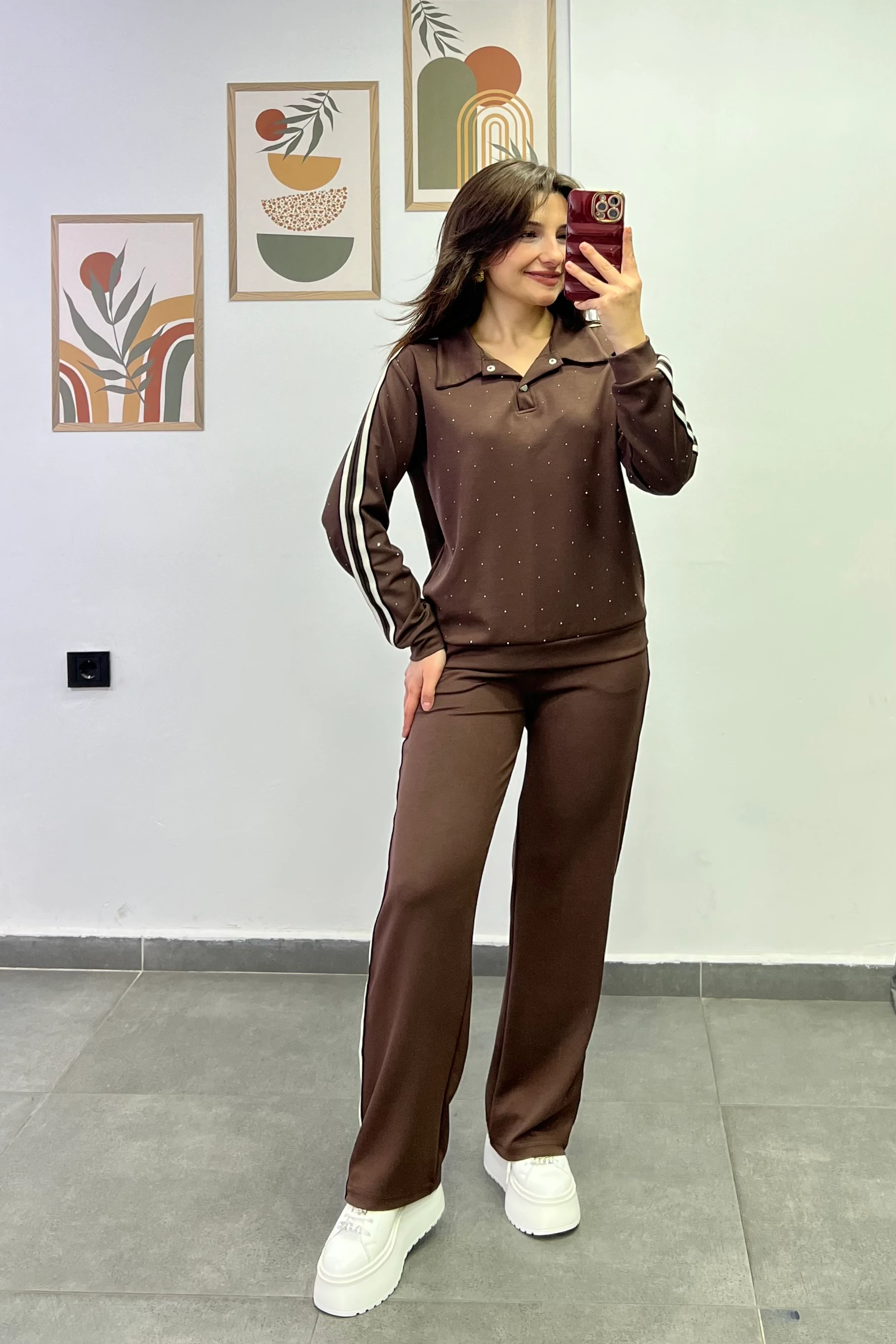 Ön kısmı Taşlı Kolları Ve Pantolon Yan Kısımları Biye Detaylı Takım