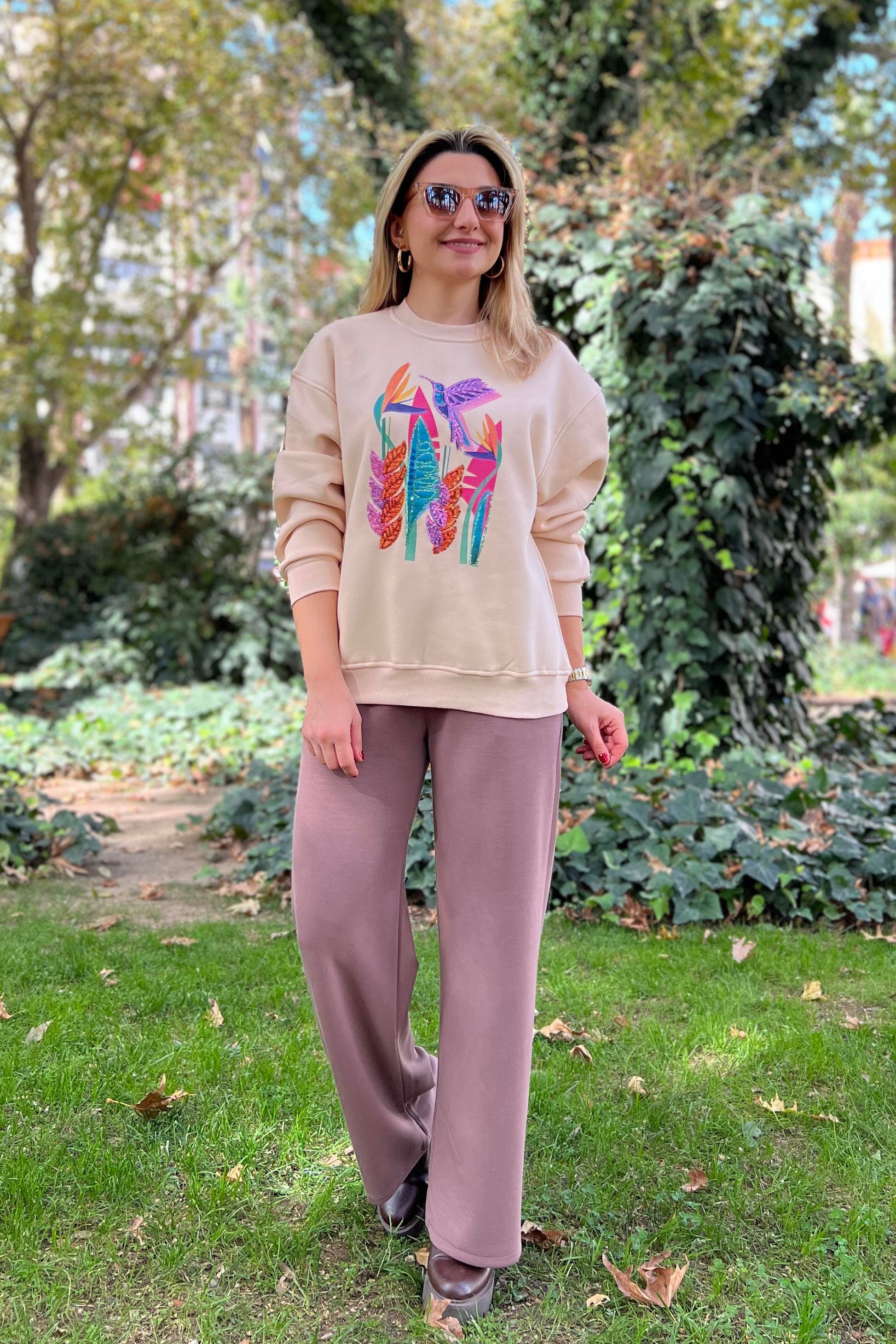 Önü Renkli Yaprak Ve Kuş Desenli Pullu Şardonlu Sweat