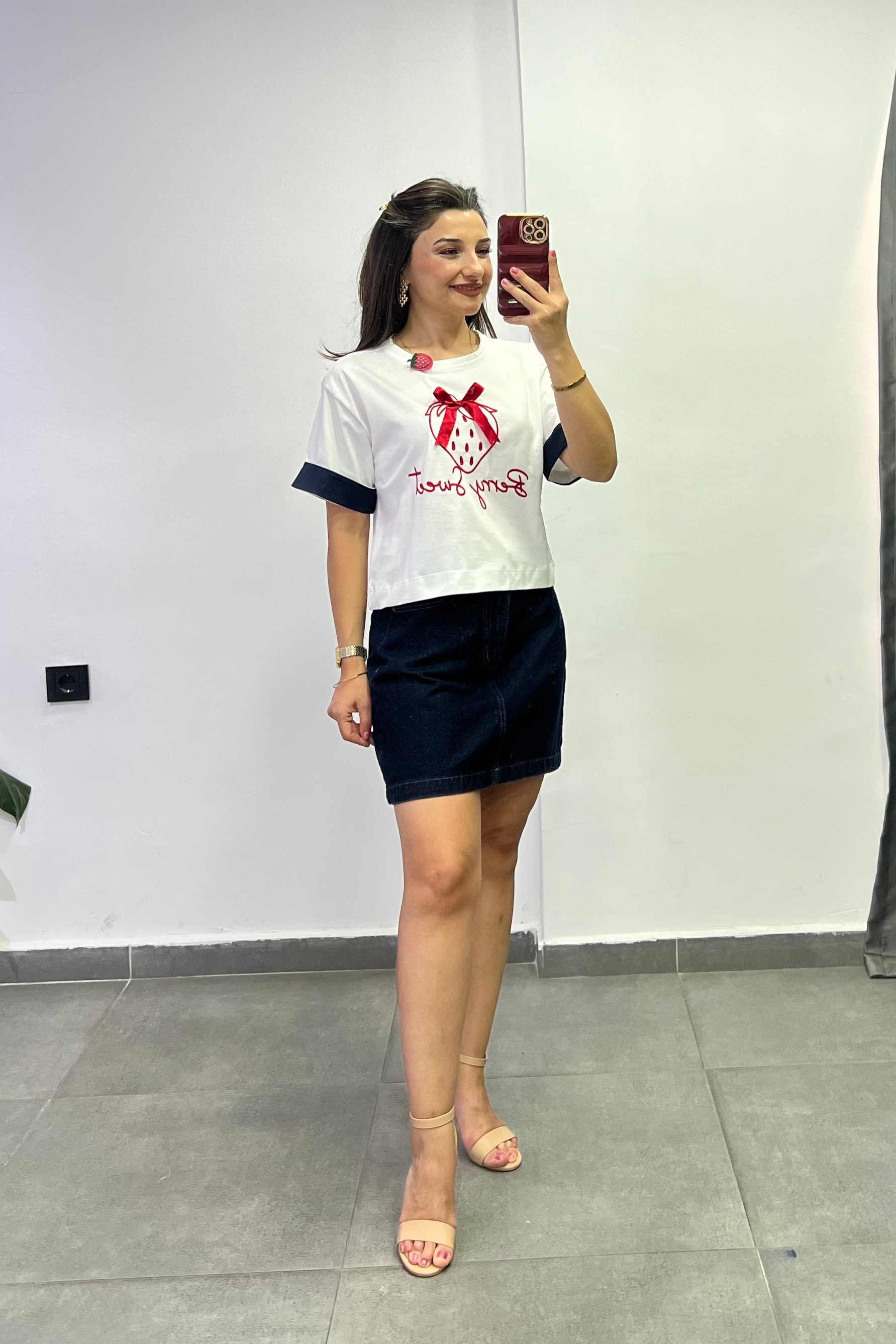 Önü Çilek Nakışlı Kurdela Detaylı Duble Kol Tshirt