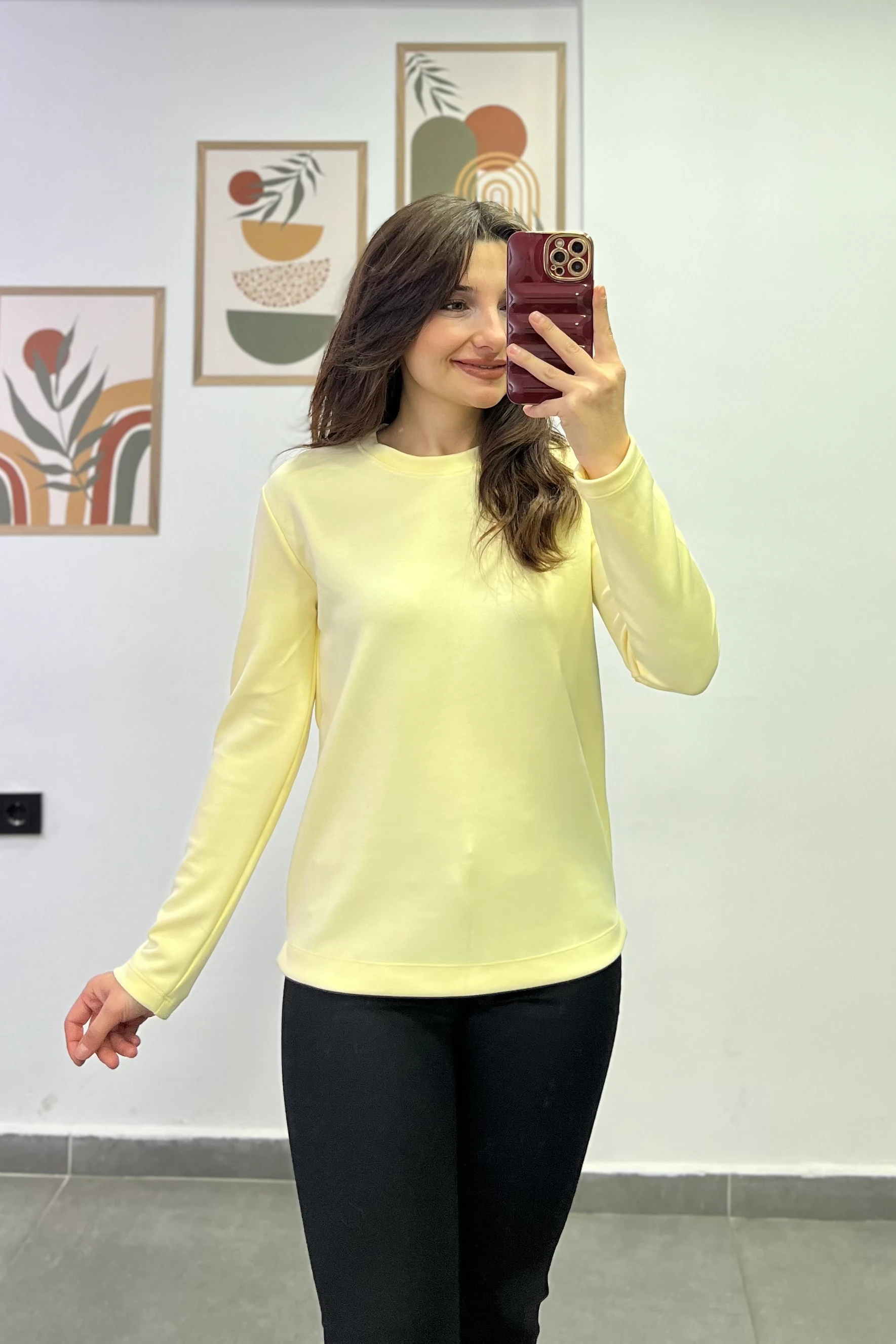 Modal Kumaş Bisiklet Yaka İki Yanı Küçük Yırtmaç Detaylı Basic Bluz - SARI