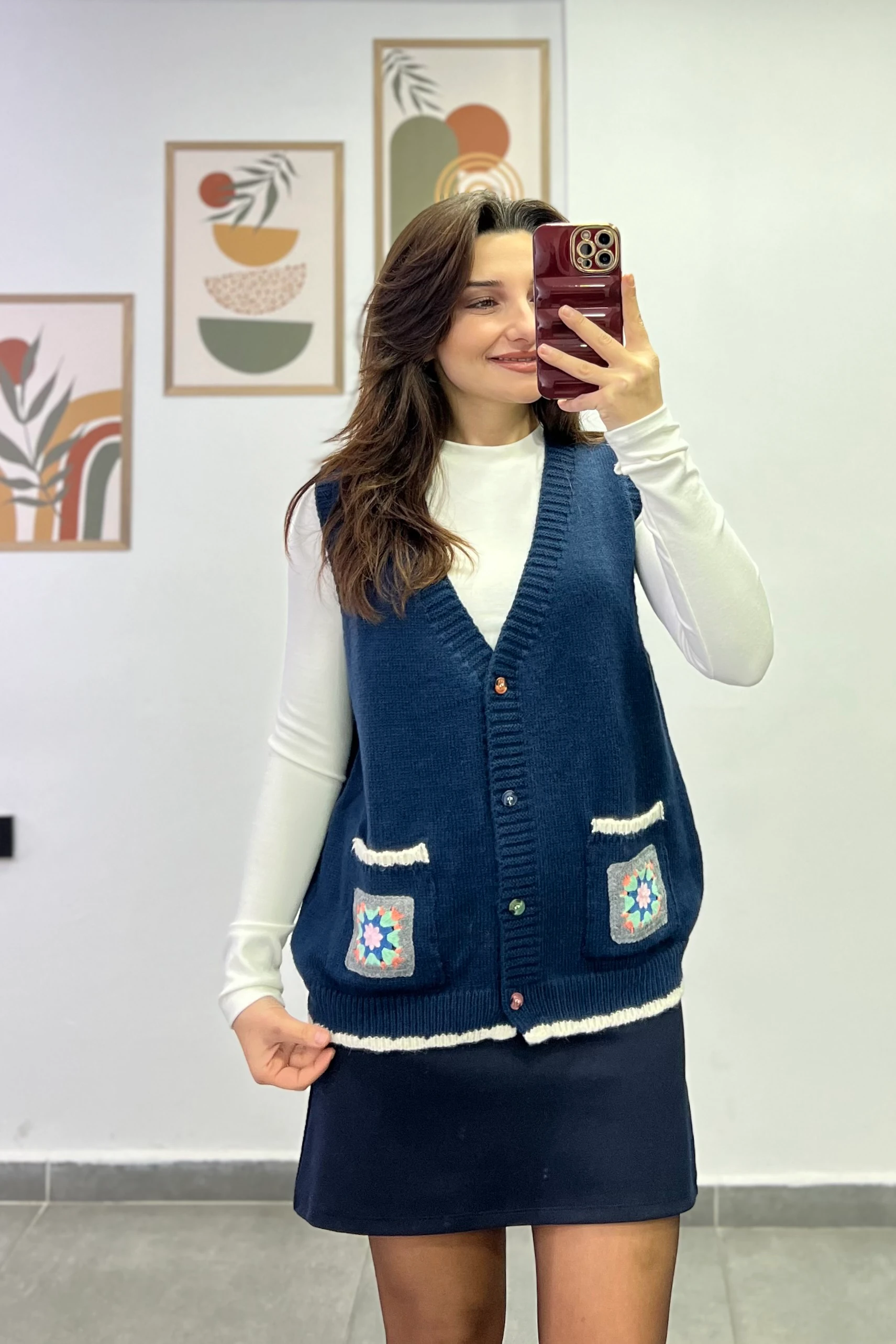 V Yaka Cepleri Renkli Nakış İşlemeli Yelek - LACIVERT