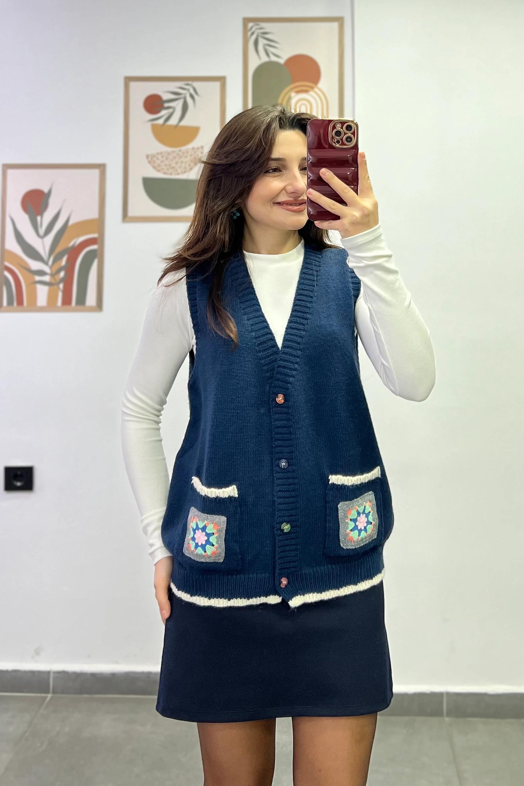 V Yaka Cepleri Renkli Nakış İşlemeli Yelek - LACIVERT