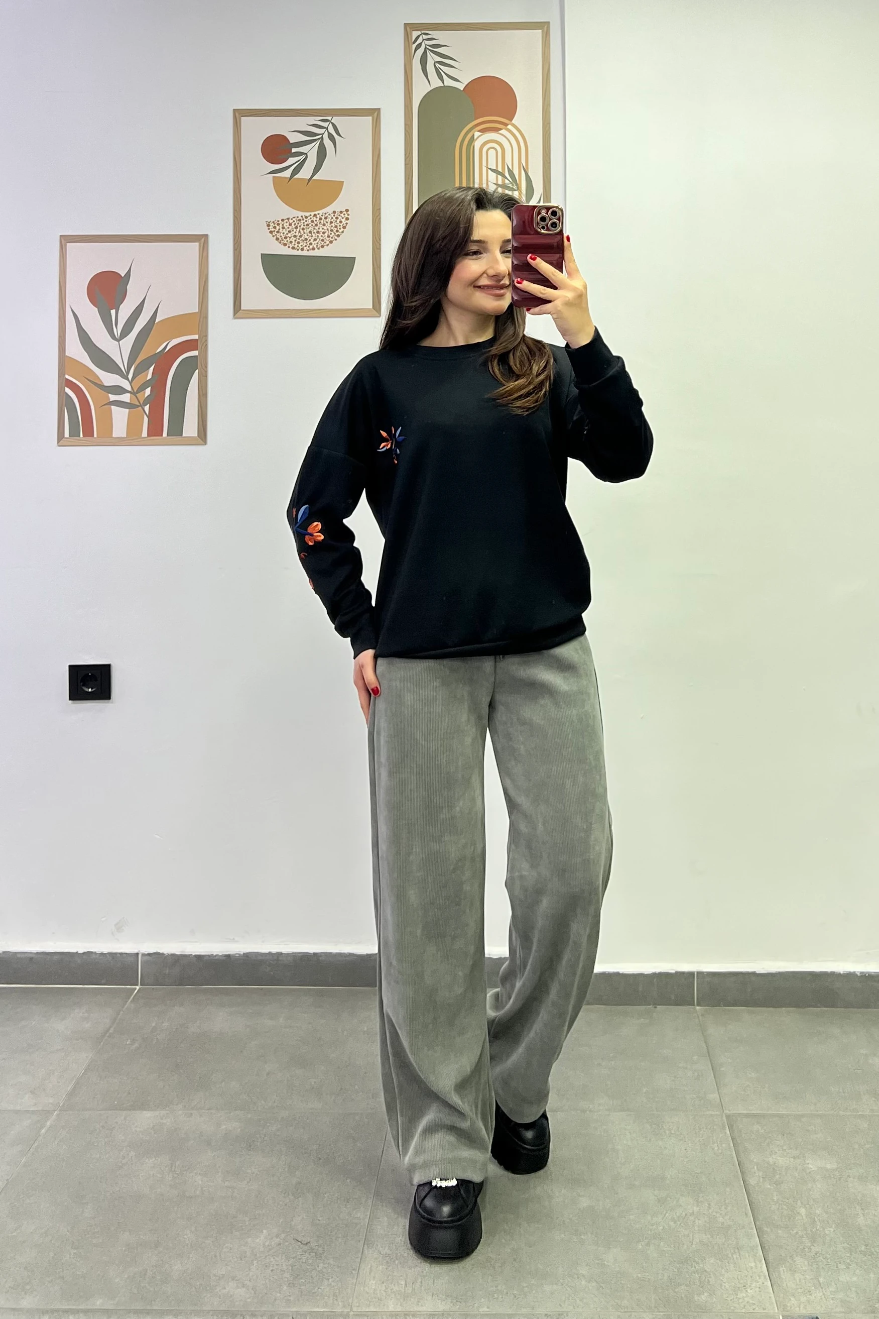Kolları Ve Göğüsü Nakış Detaylı Sweatshirt - Siyah